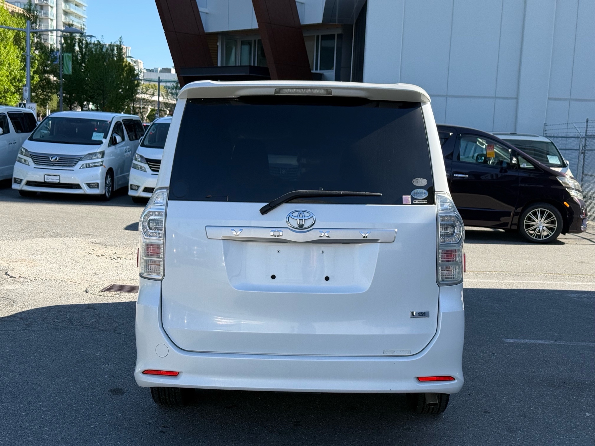 Vehicle photo 5