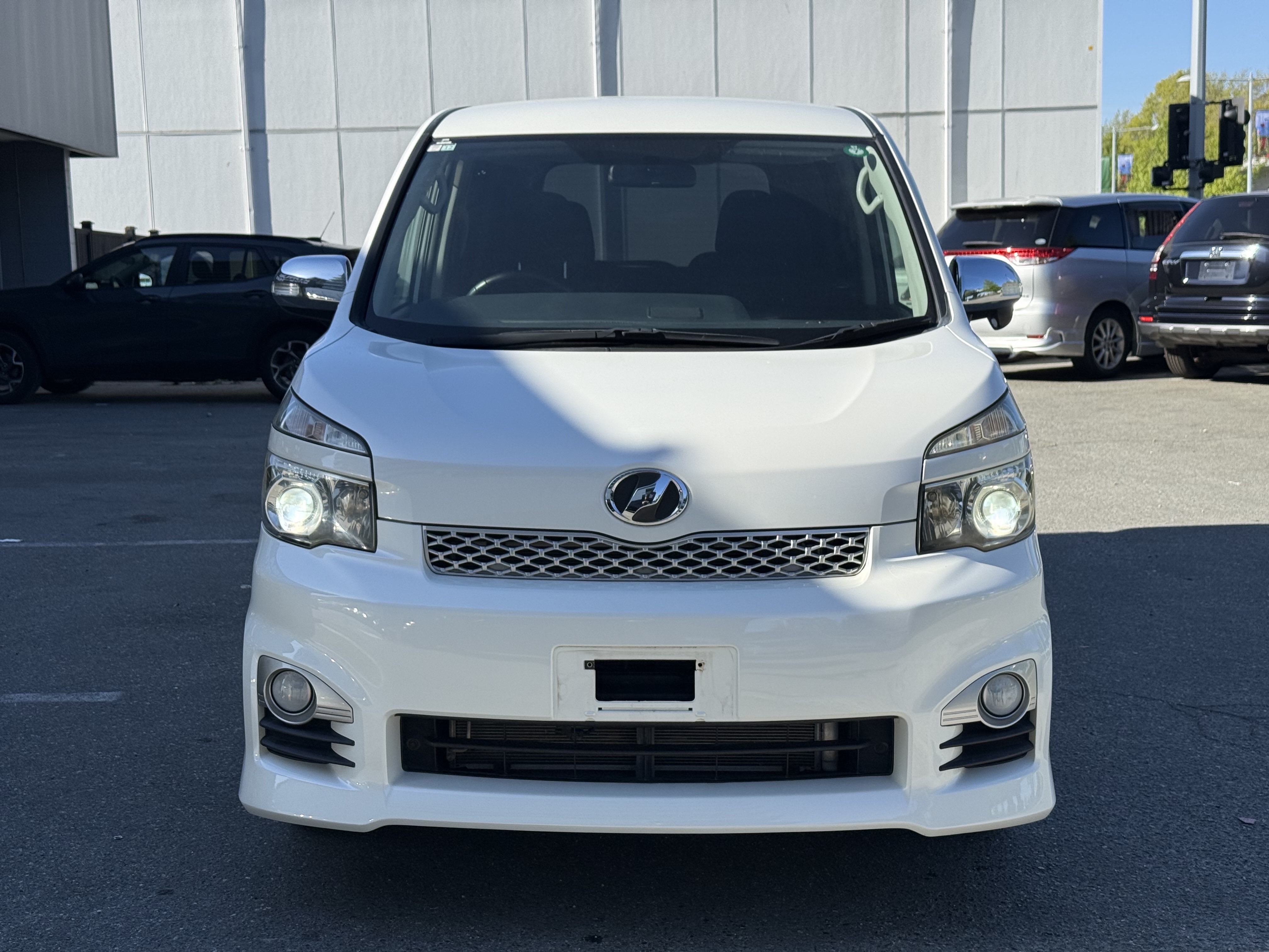 Vehicle photo 2