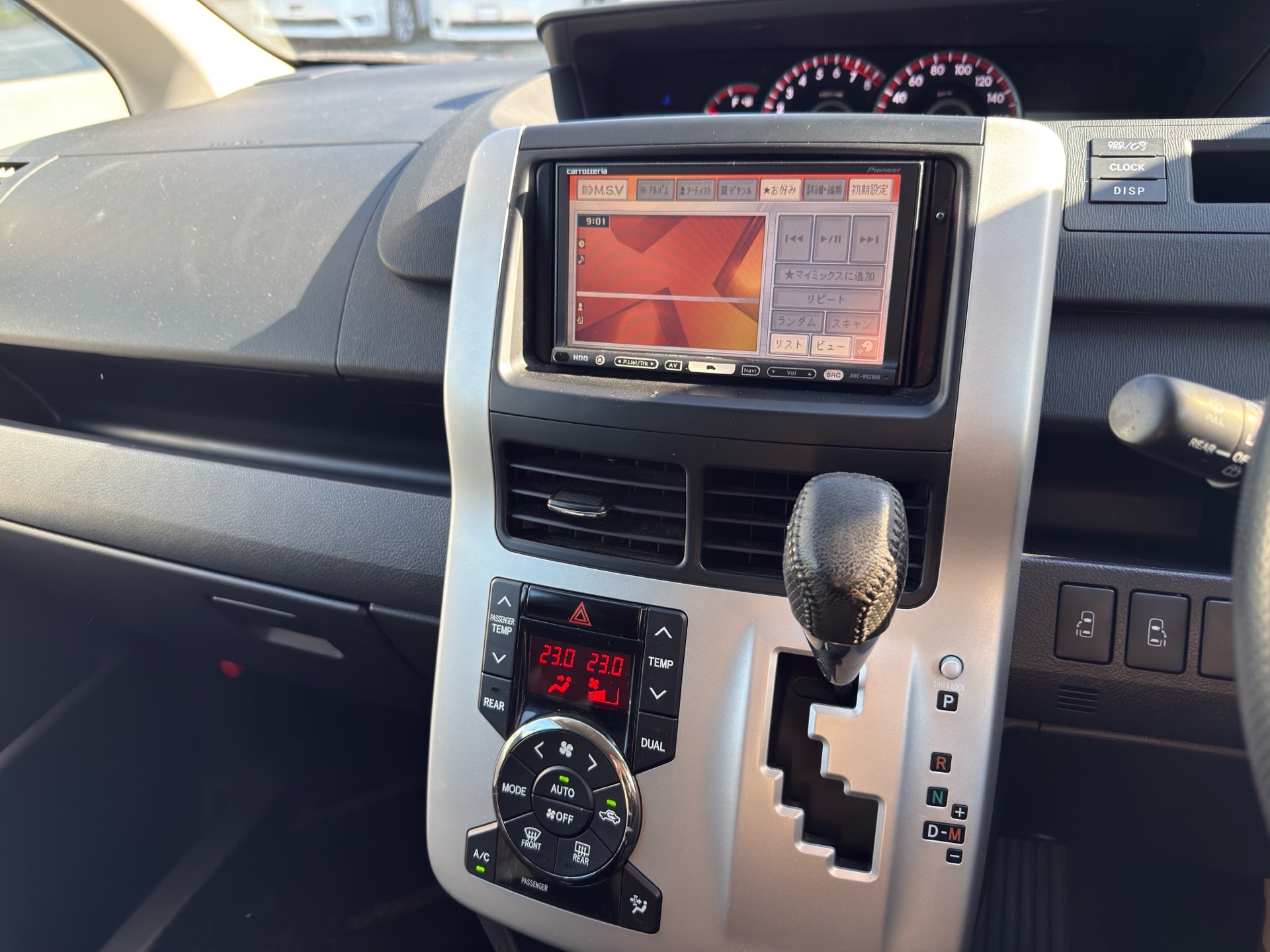 Vehicle photo 8