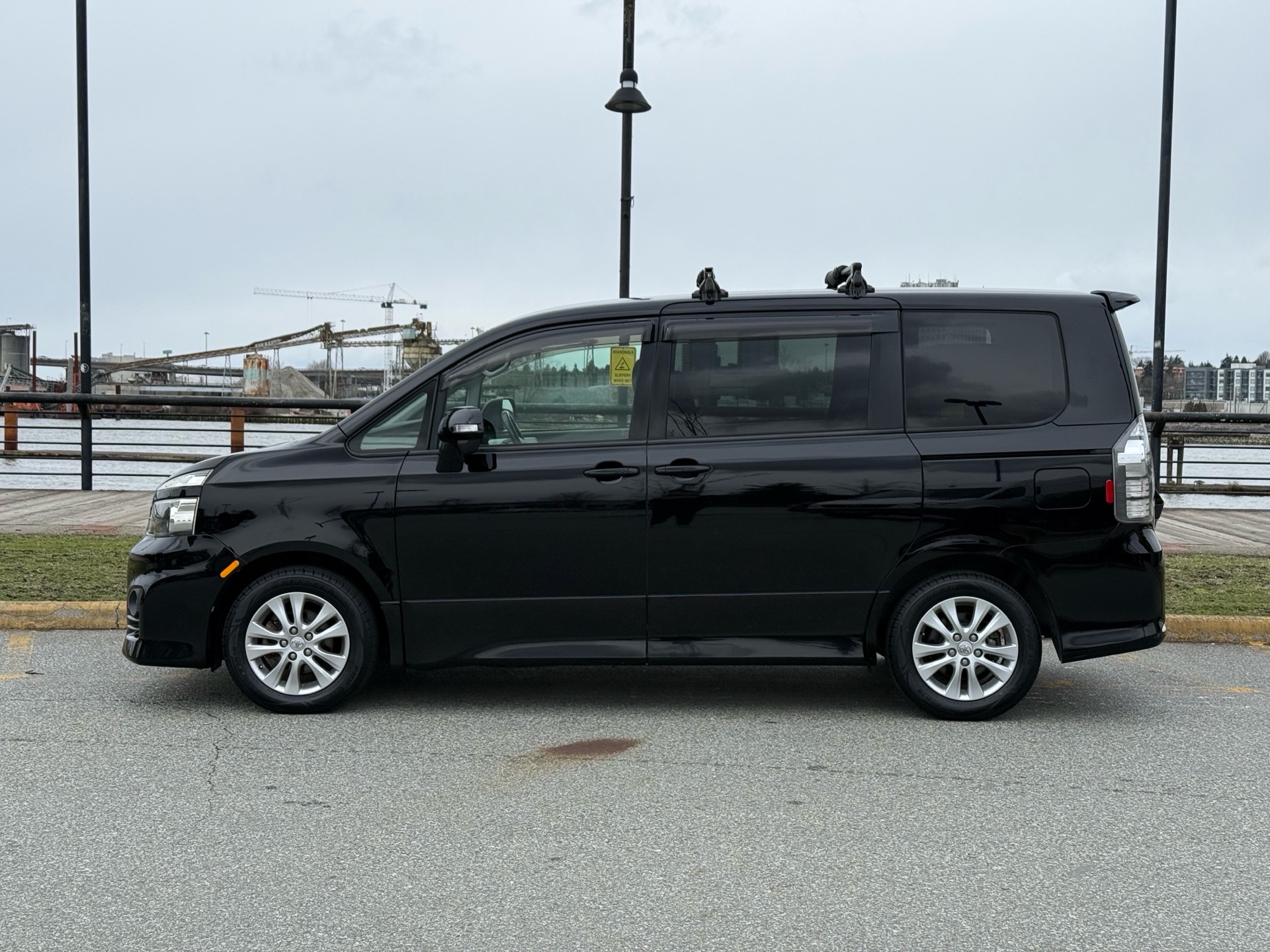 Vehicle photo 3