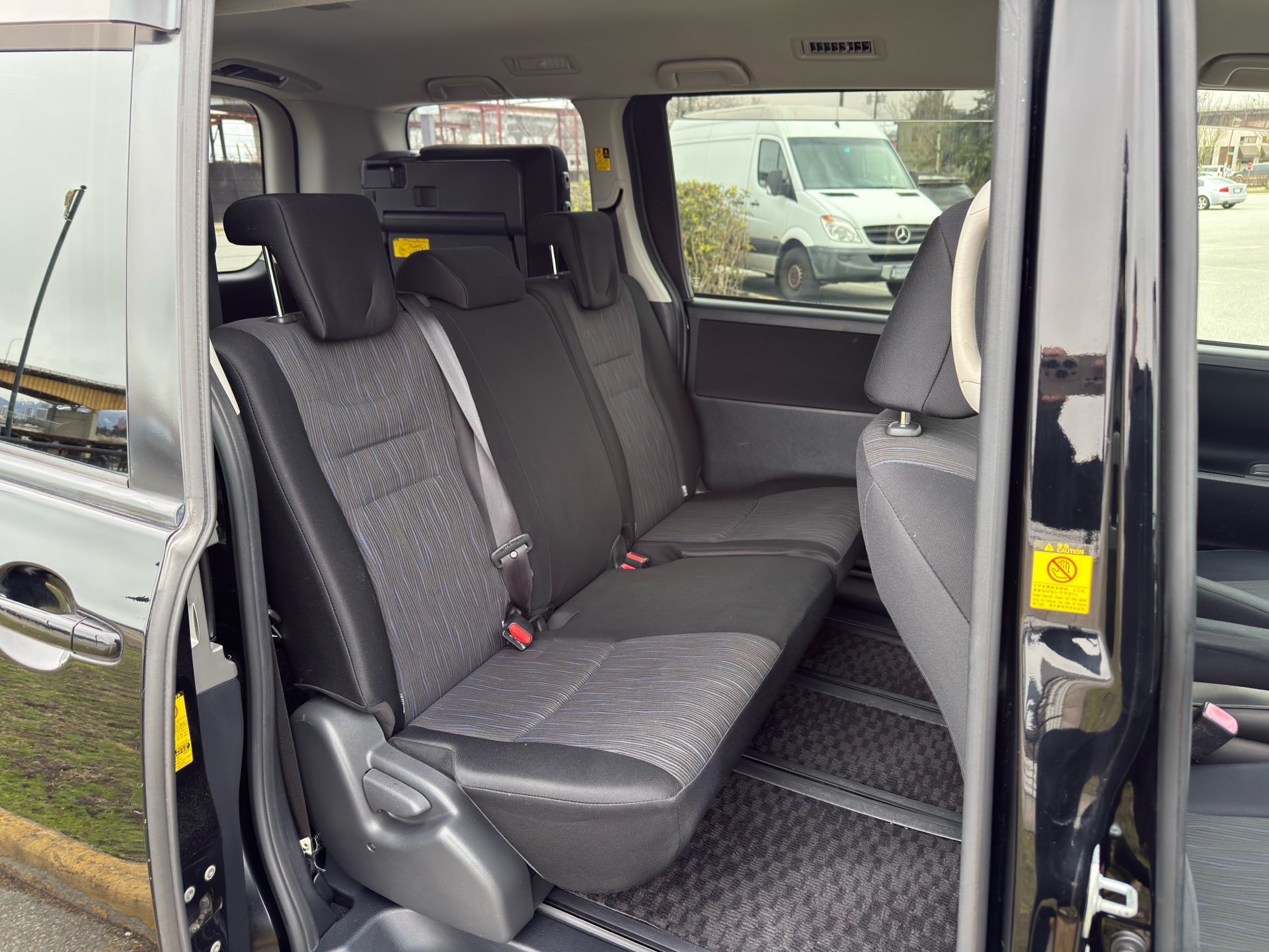 Vehicle photo 11
