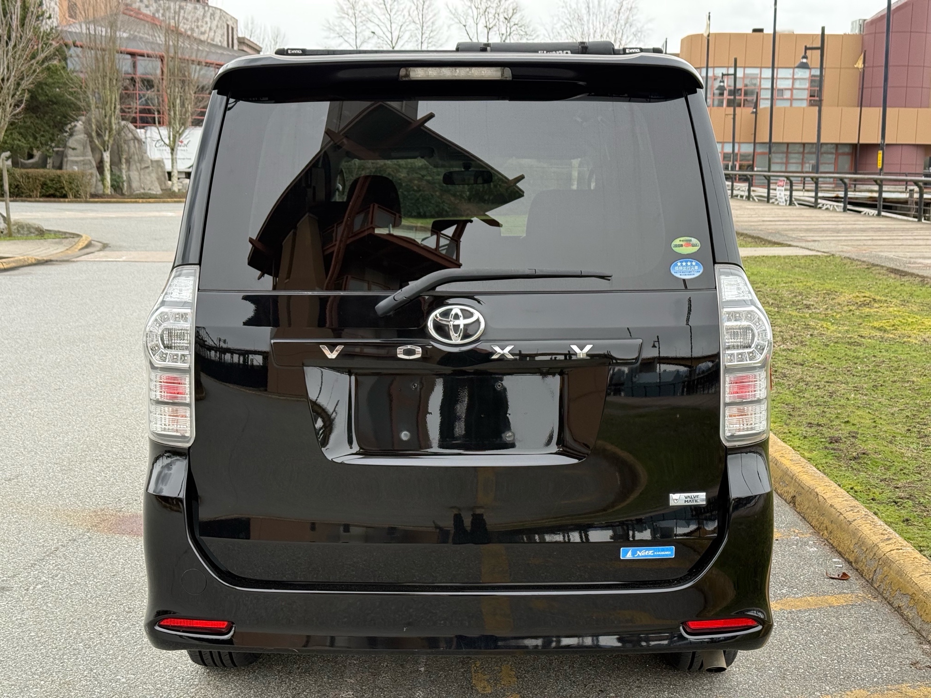 Vehicle photo 5