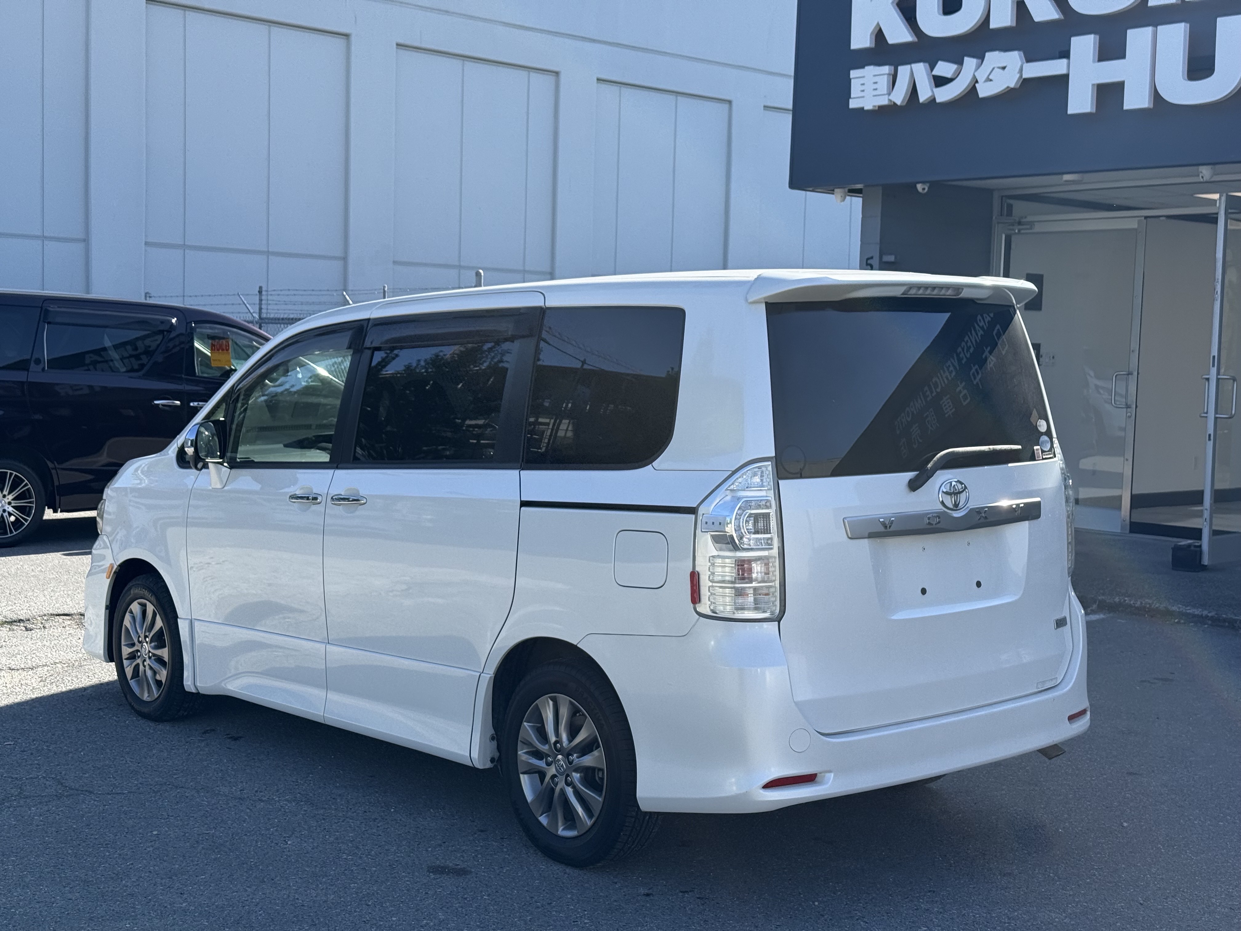 Vehicle photo 4