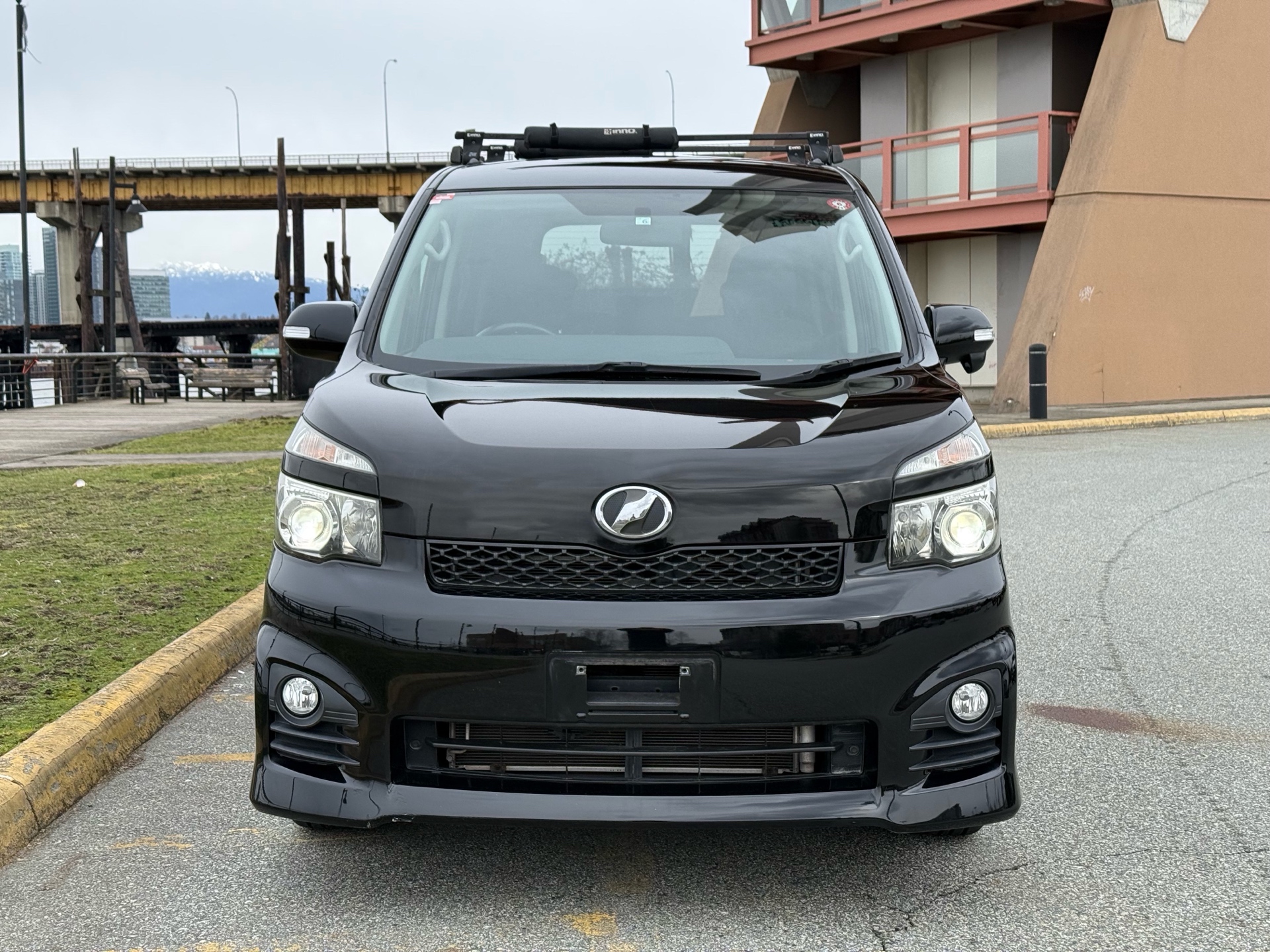 Vehicle photo 2