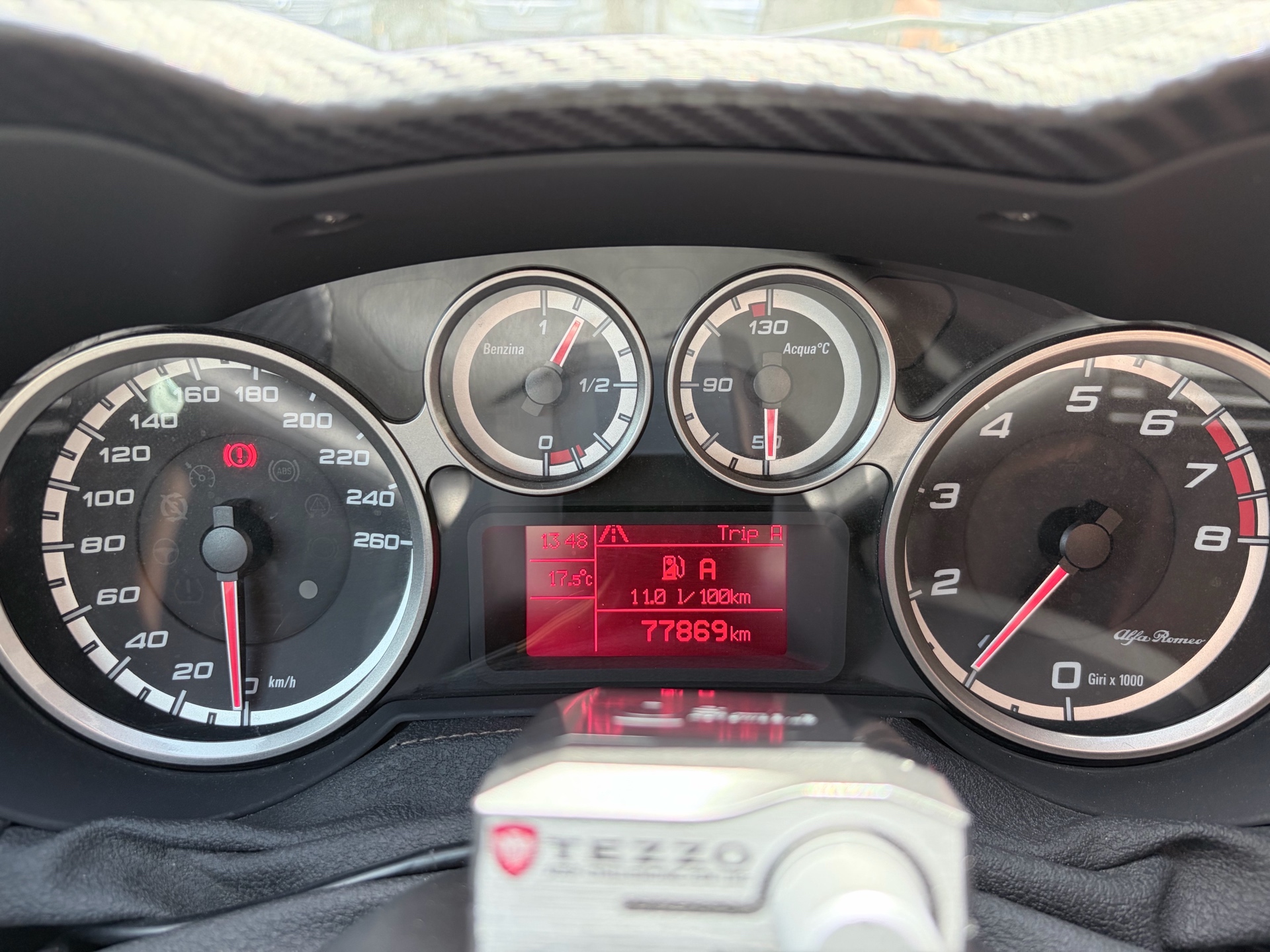 Vehicle photo 9