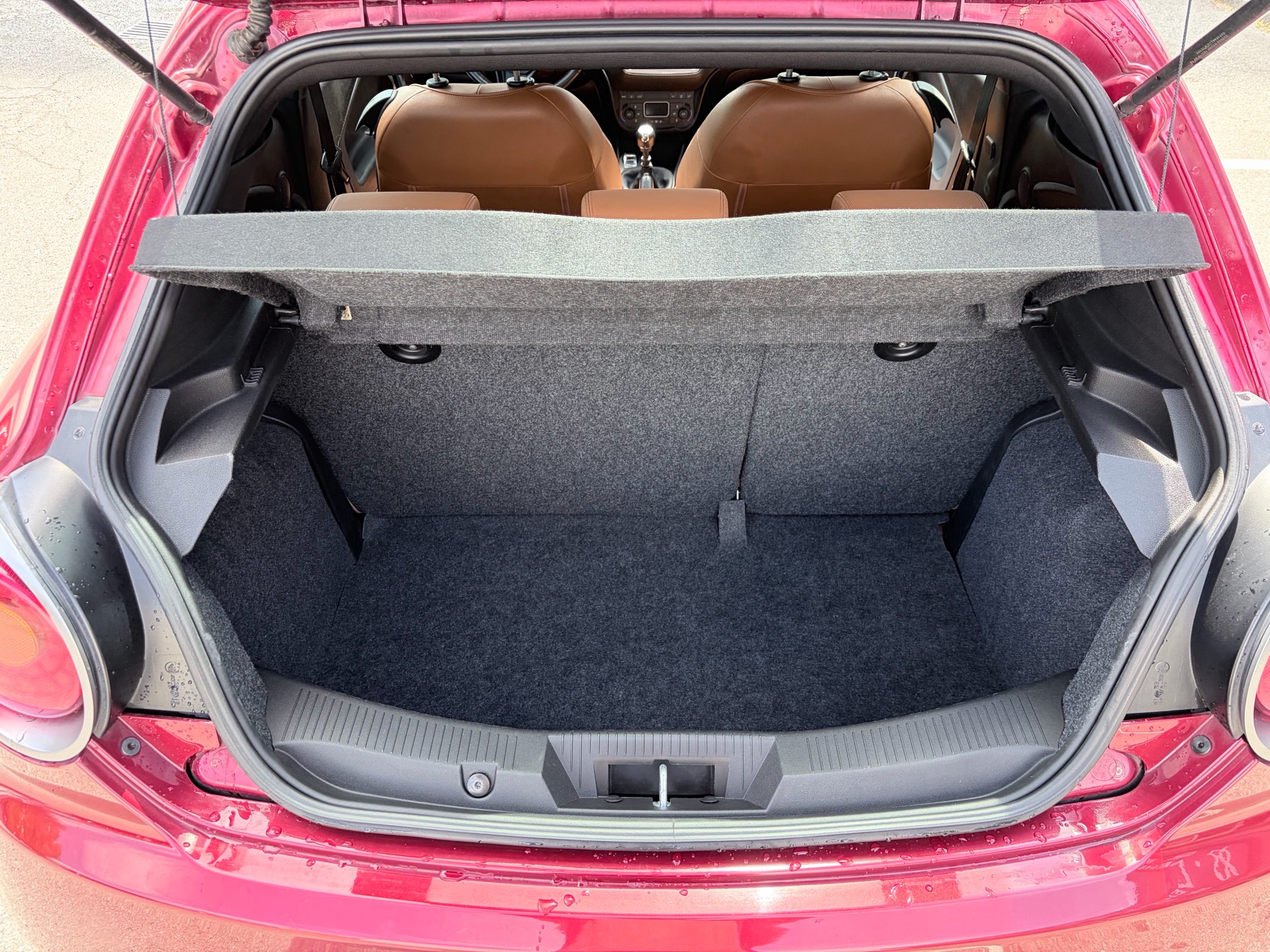 Vehicle photo 18