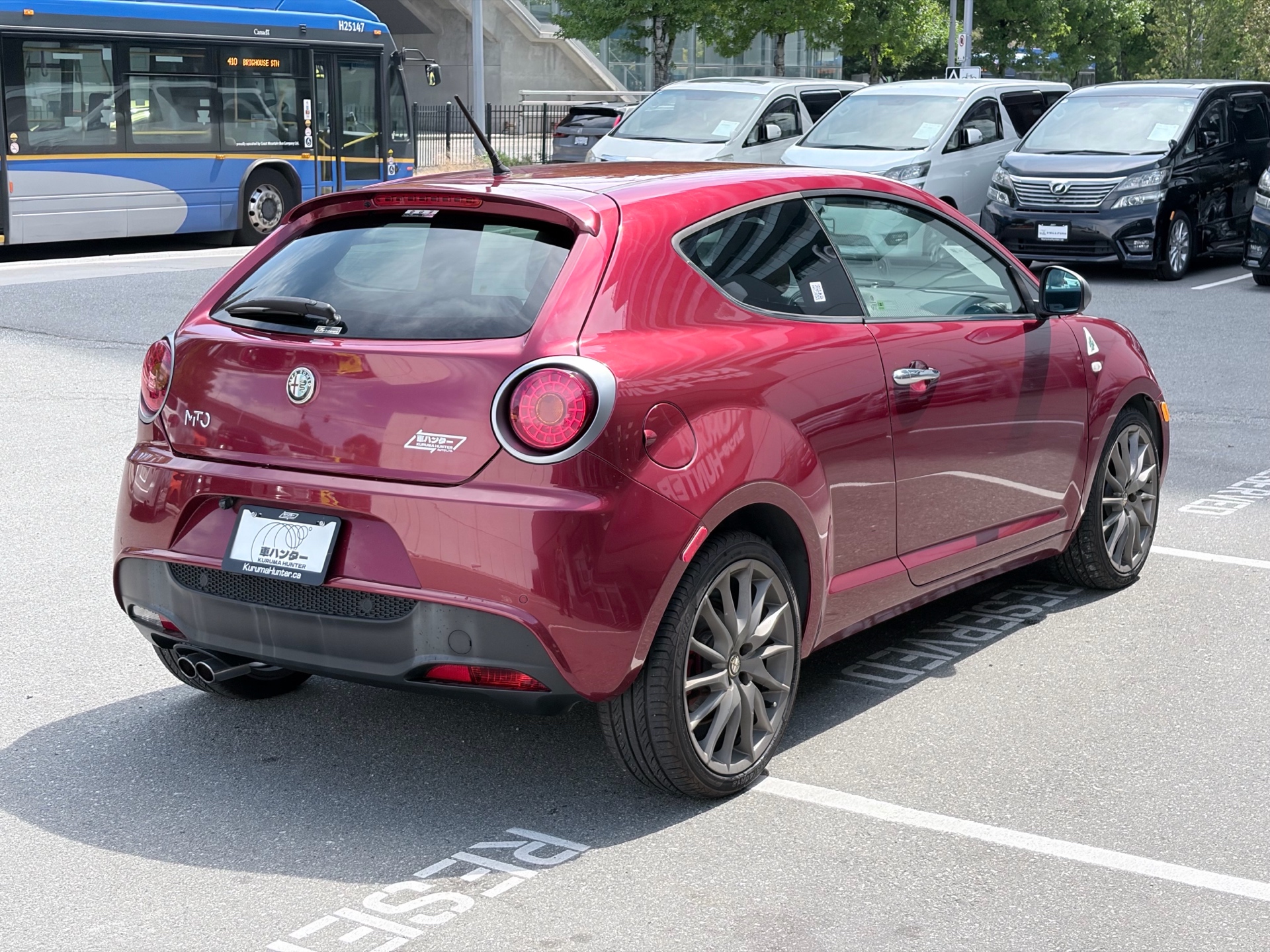 Vehicle photo 7
