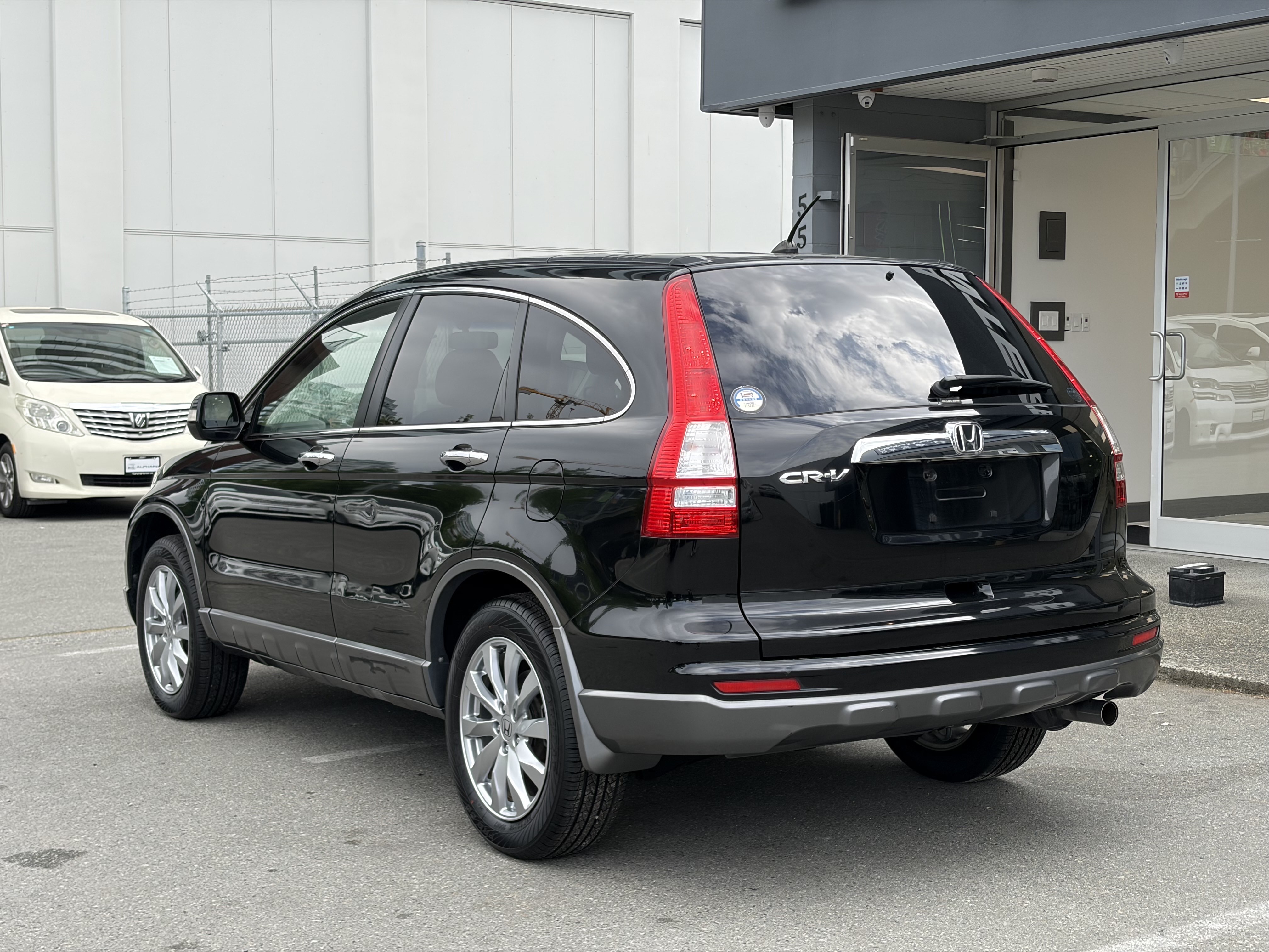 Vehicle photo 4