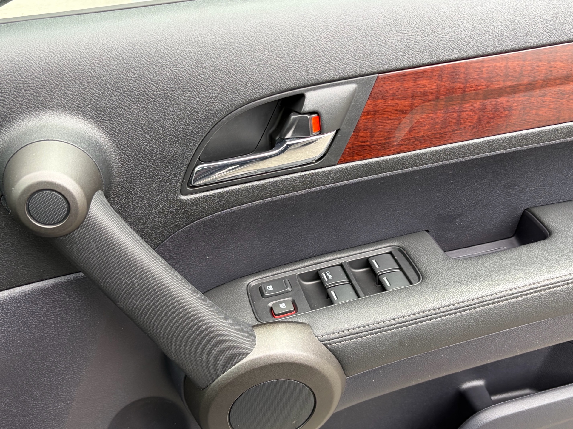 Vehicle photo 11