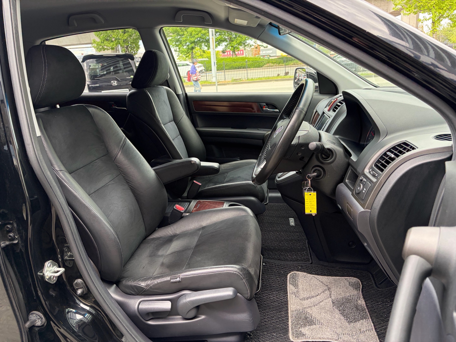 Vehicle photo 12