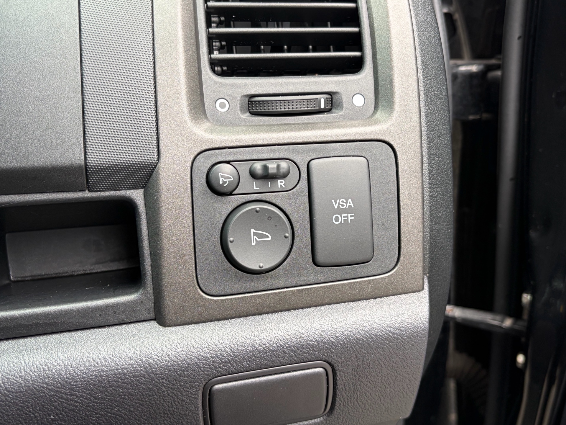 Vehicle photo 10