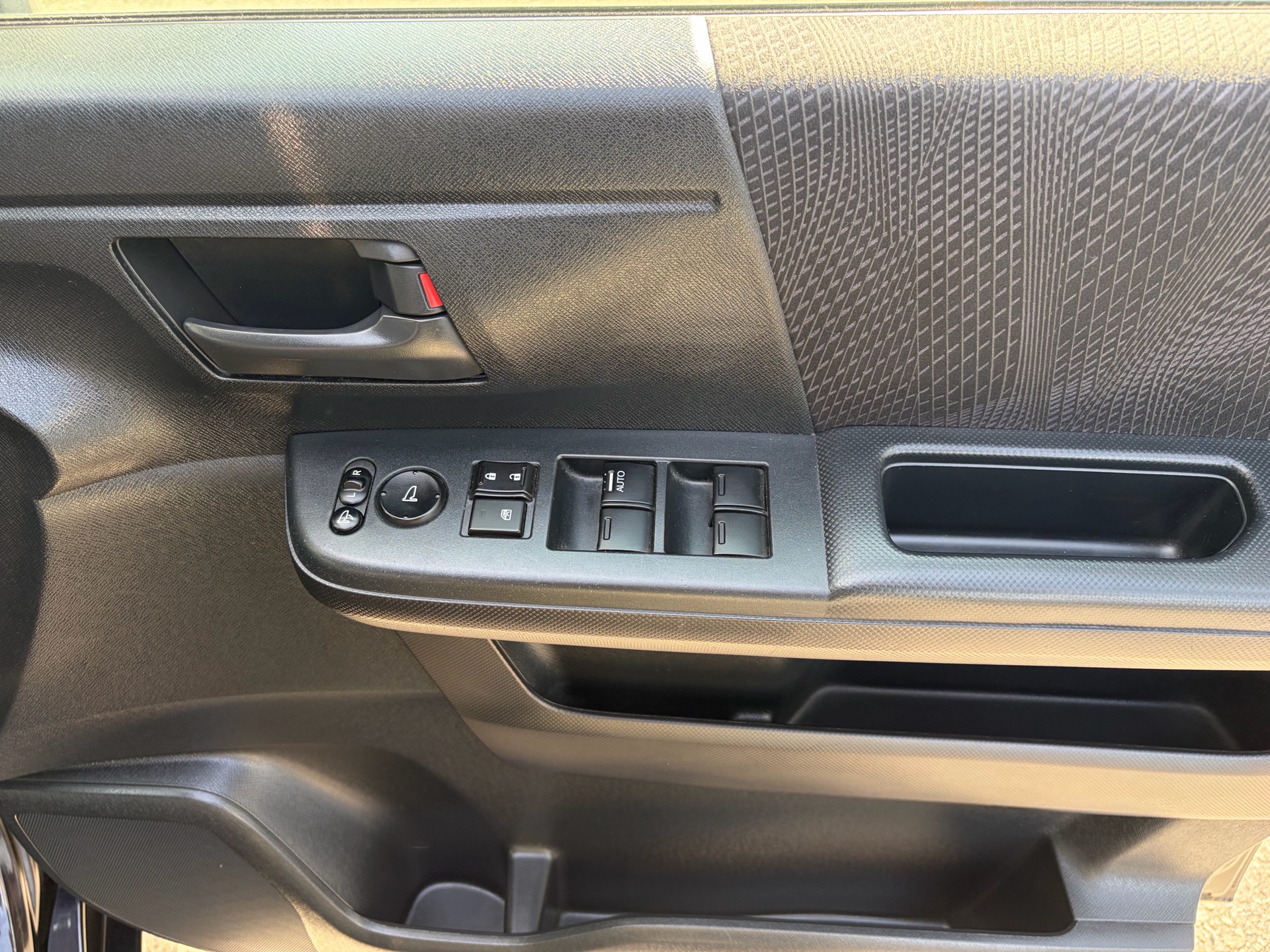 Vehicle photo 8