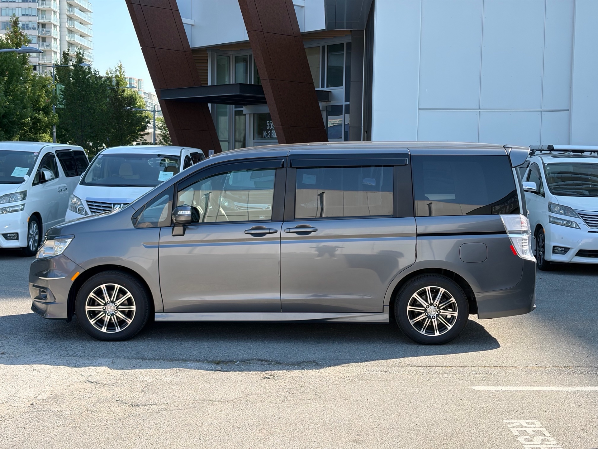 Vehicle photo 3