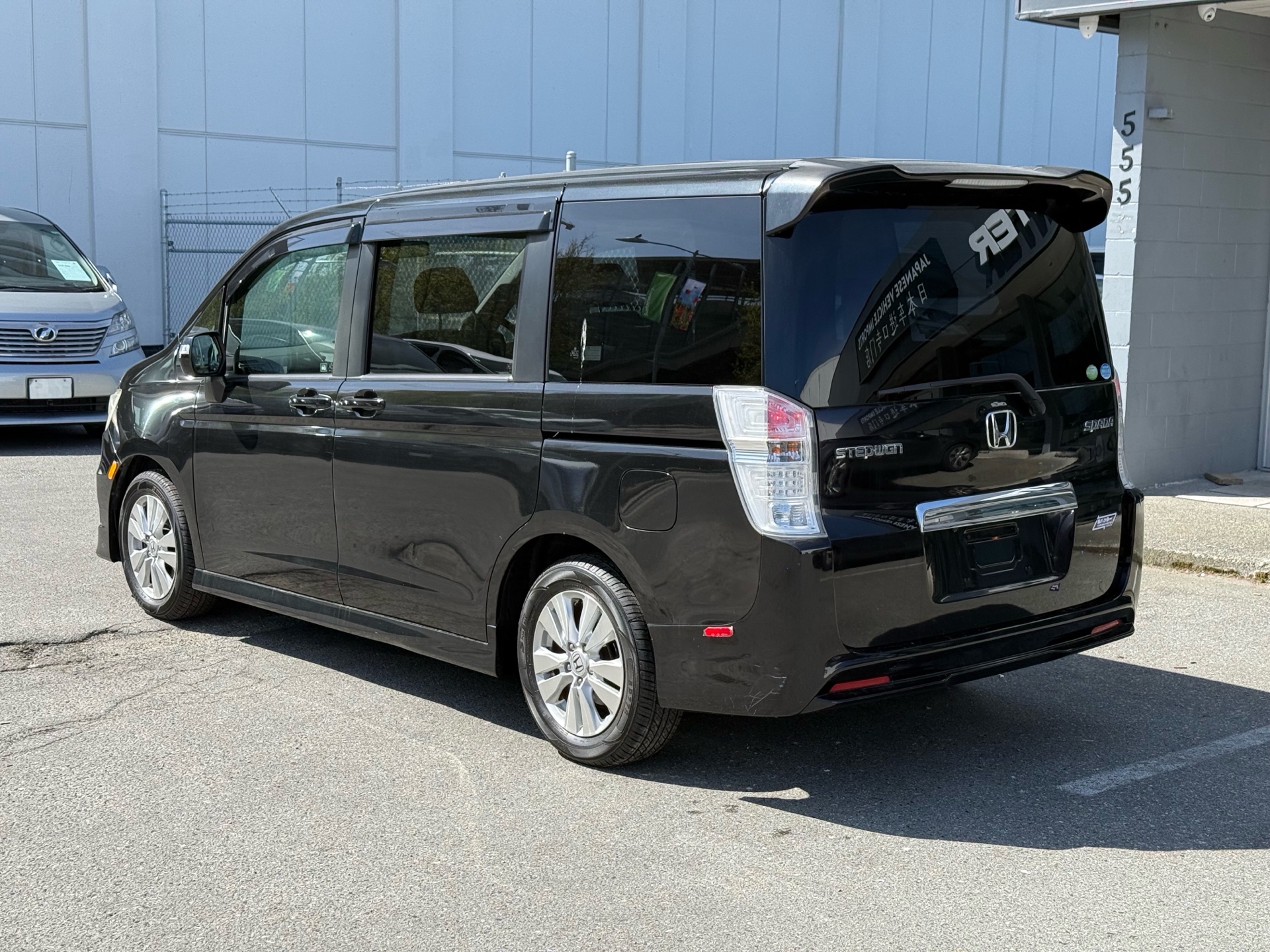 Vehicle photo 4