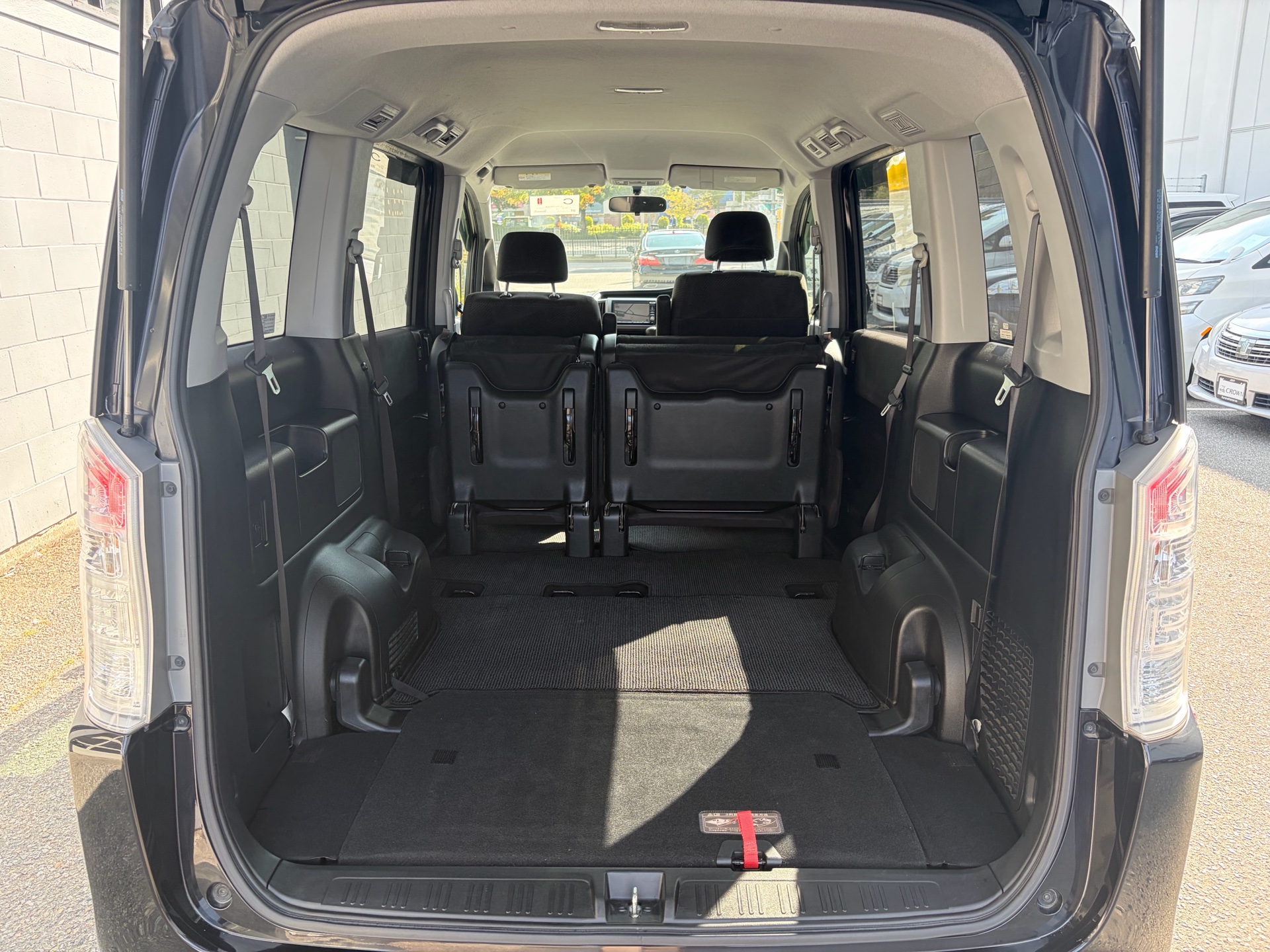 Vehicle photo 19
