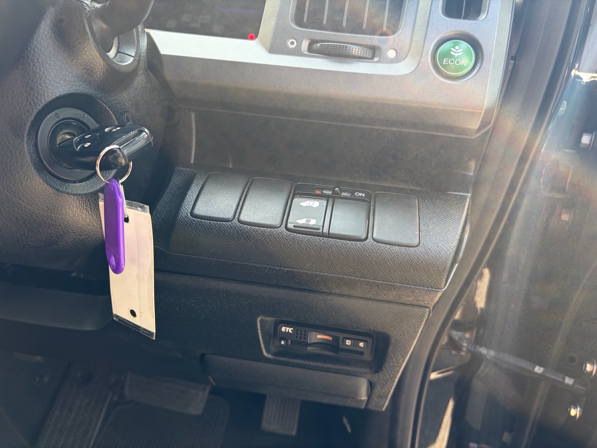 Vehicle photo 9