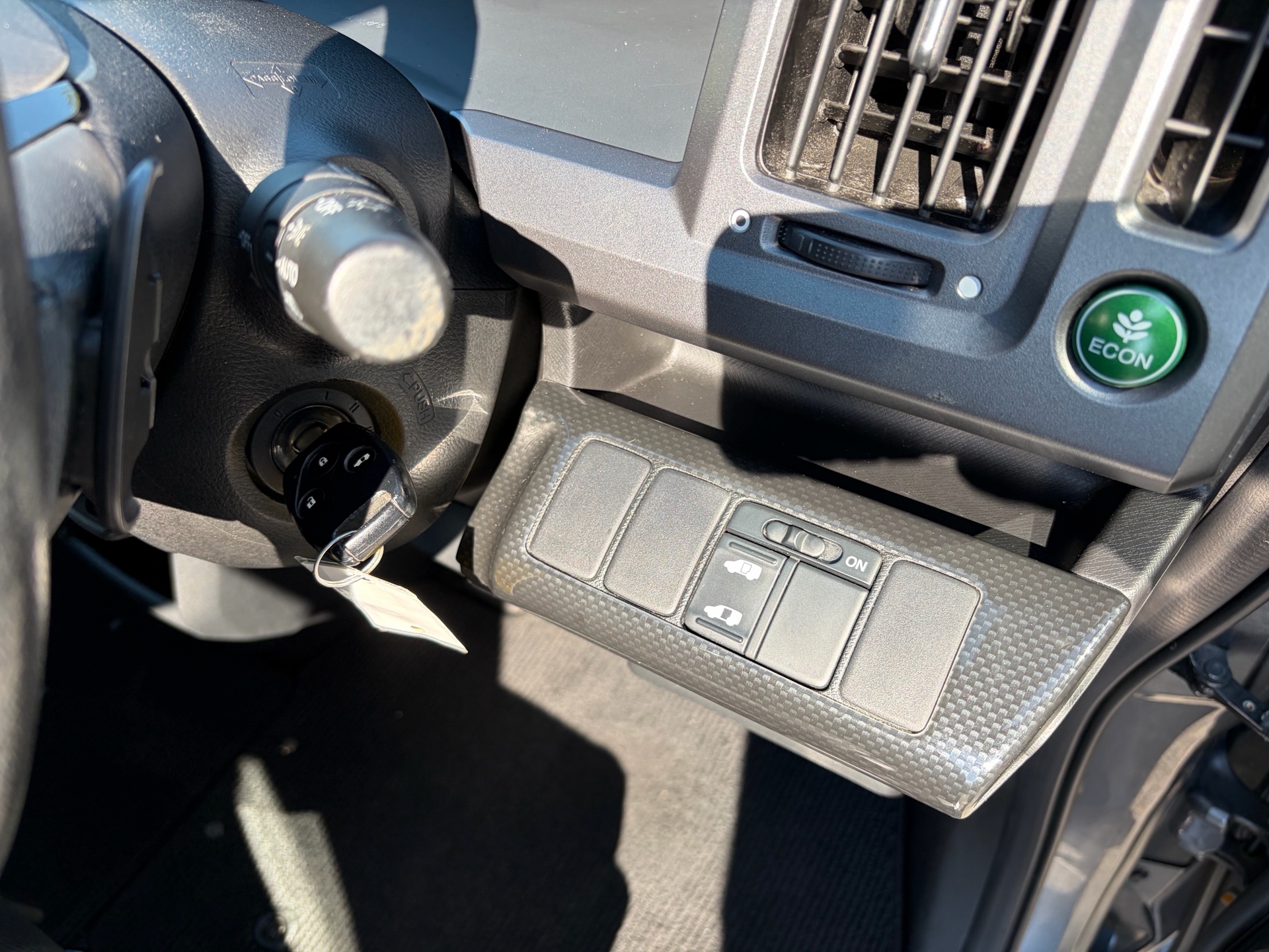 Vehicle photo 12