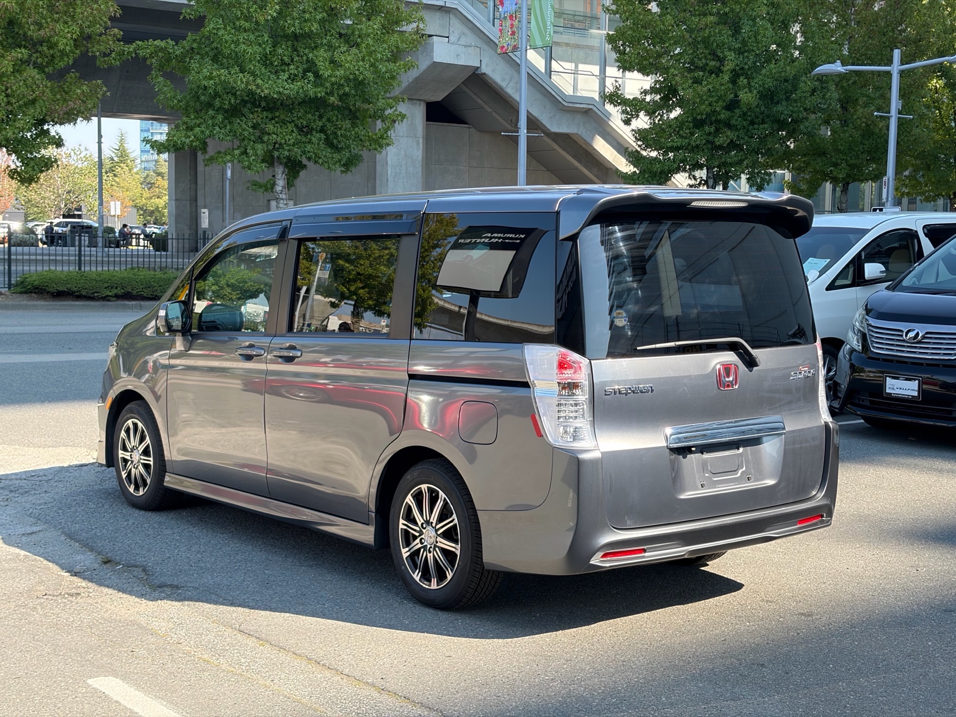 Vehicle photo 4