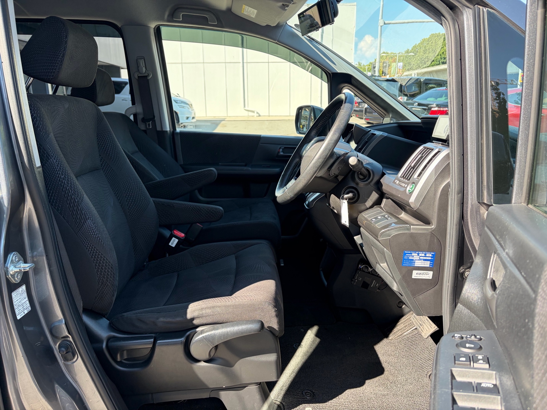 Vehicle photo 11