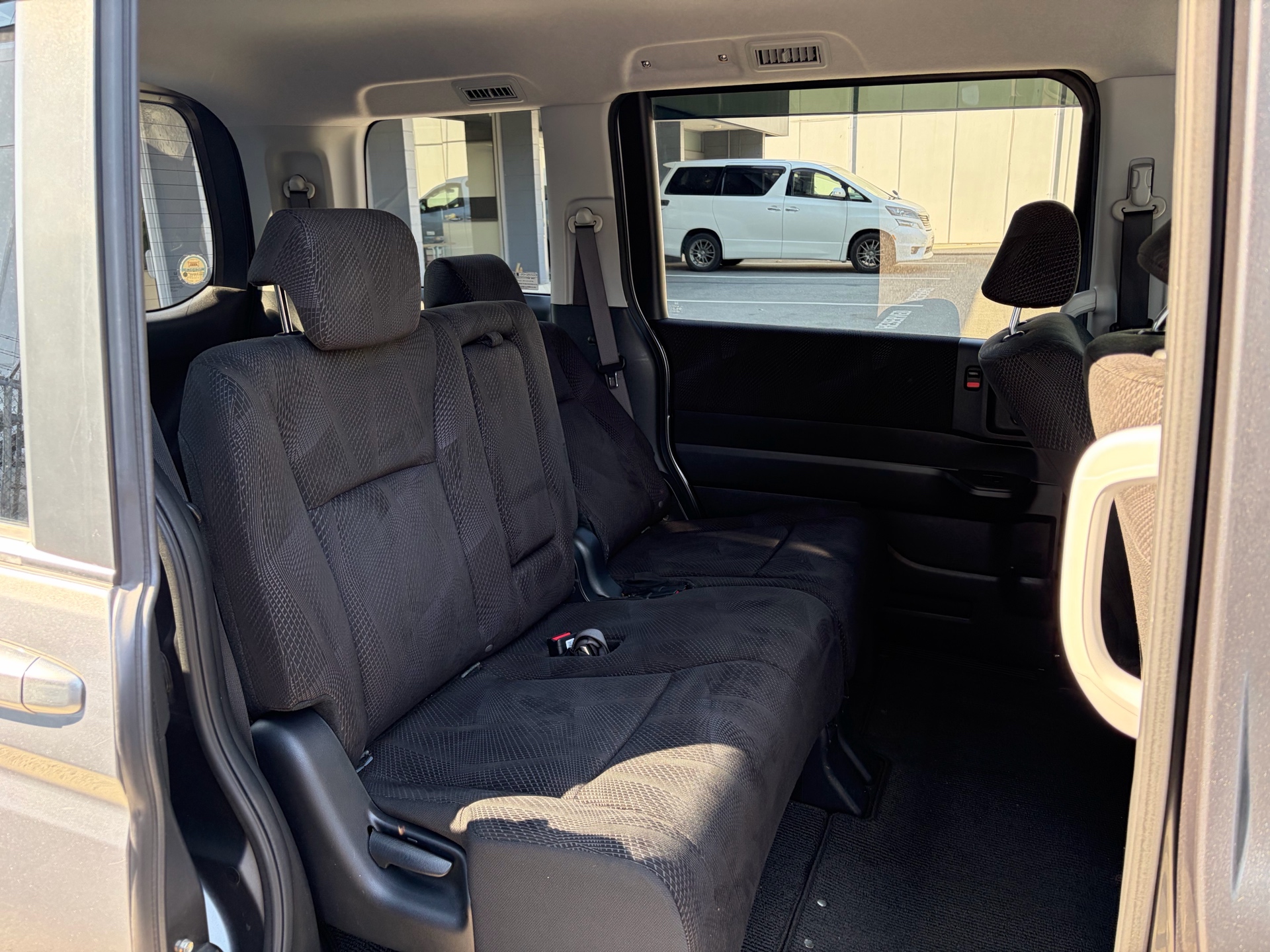 Vehicle photo 13