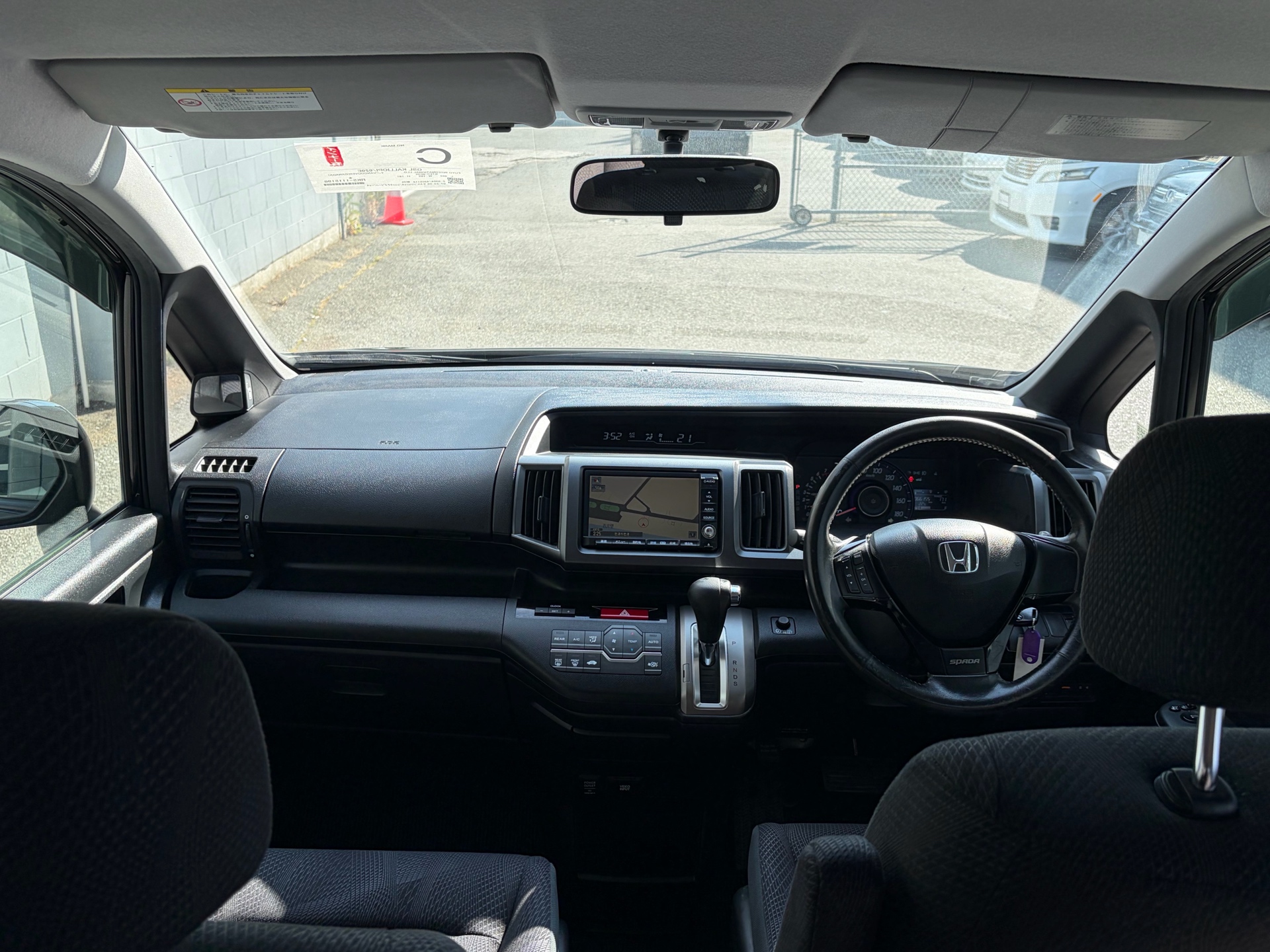 Vehicle photo 17