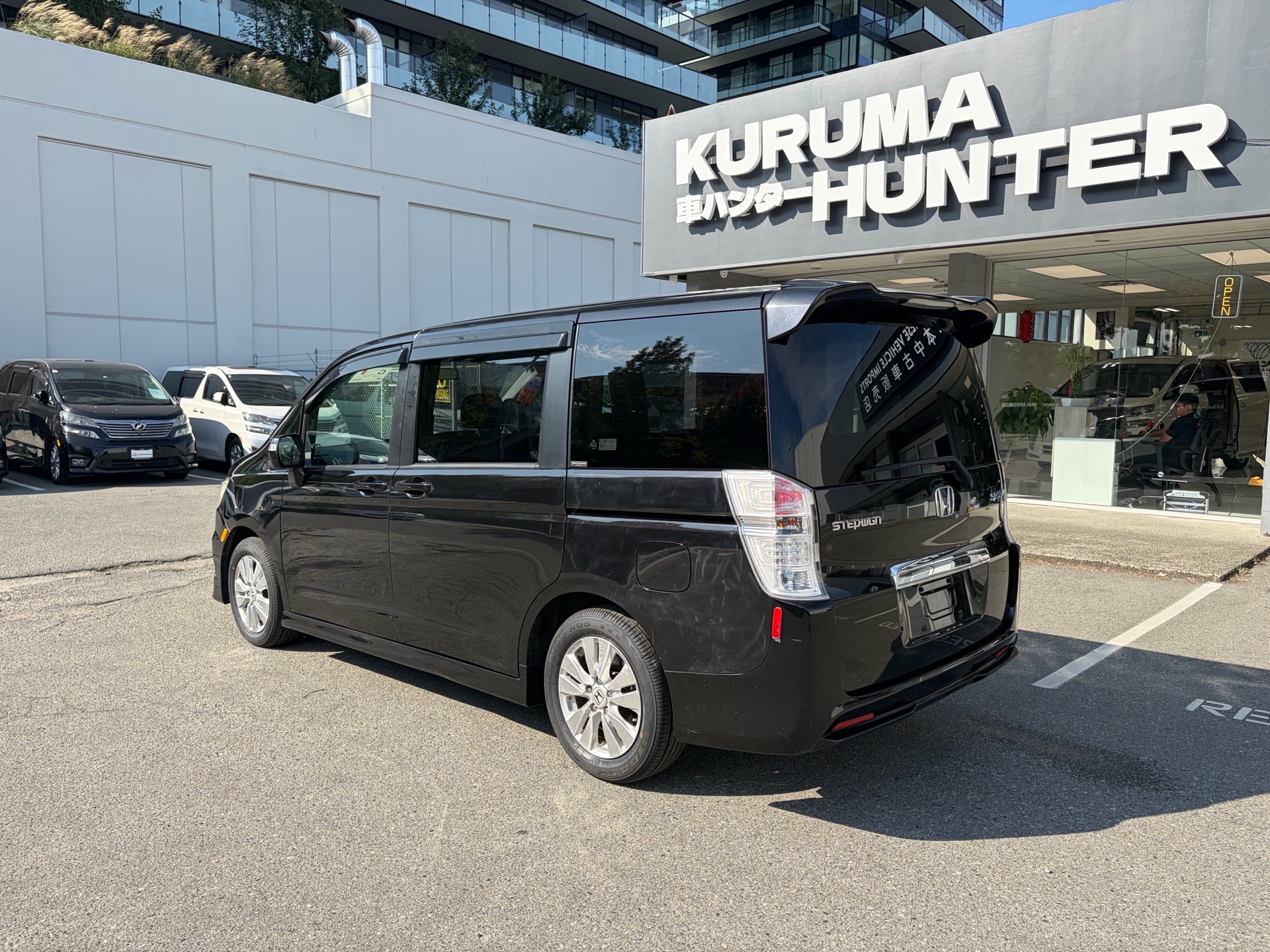 Vehicle photo 3