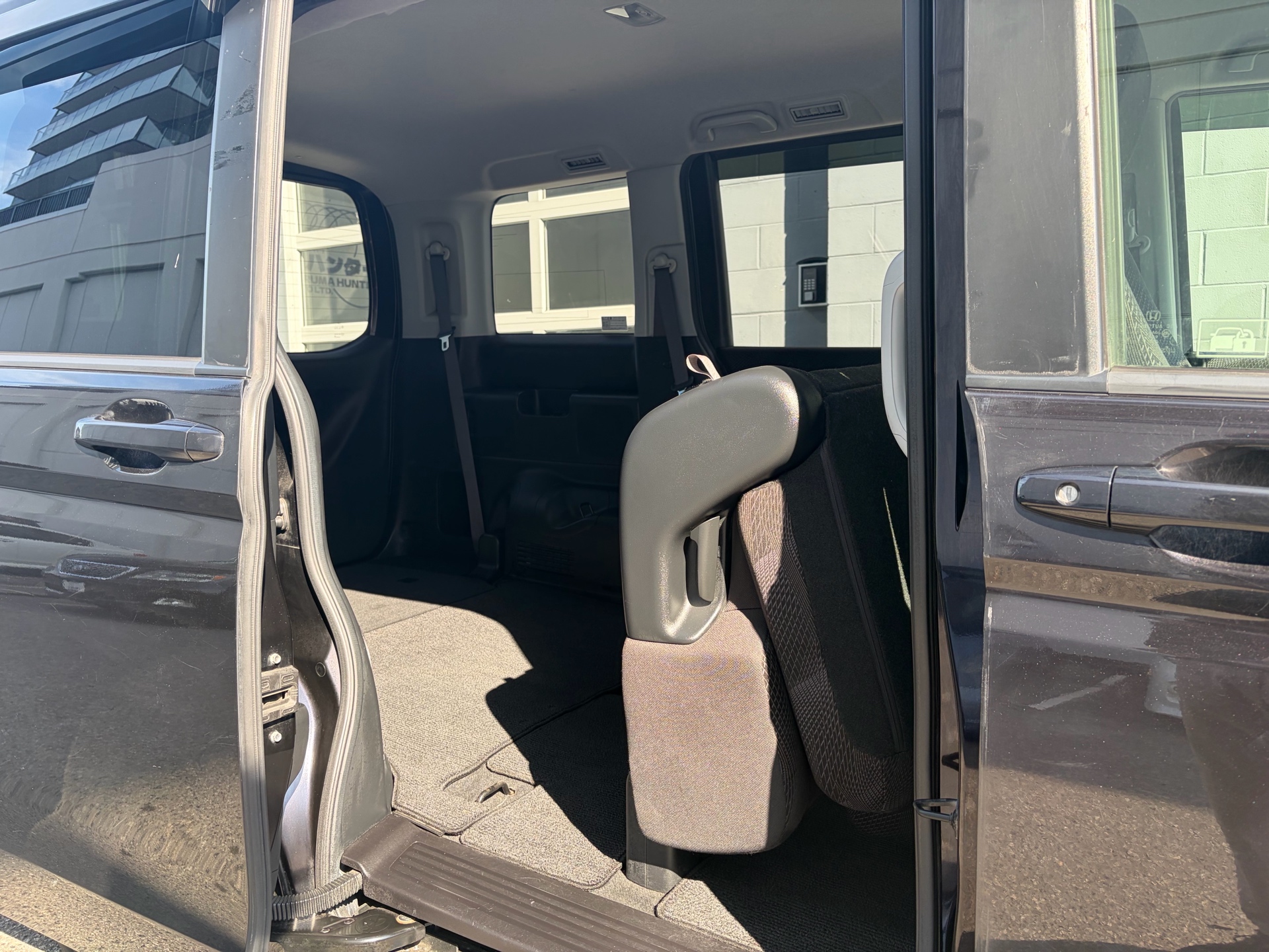 Vehicle photo 15