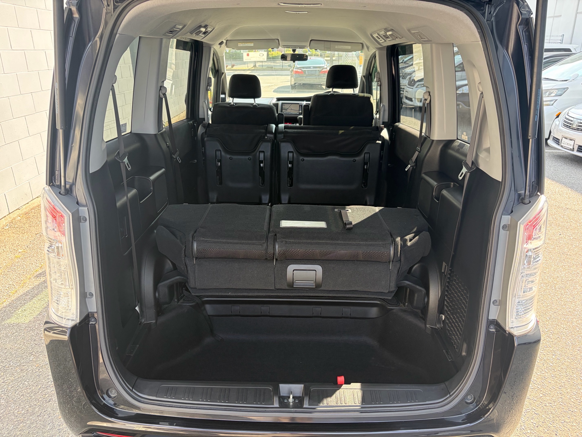 Vehicle photo 18