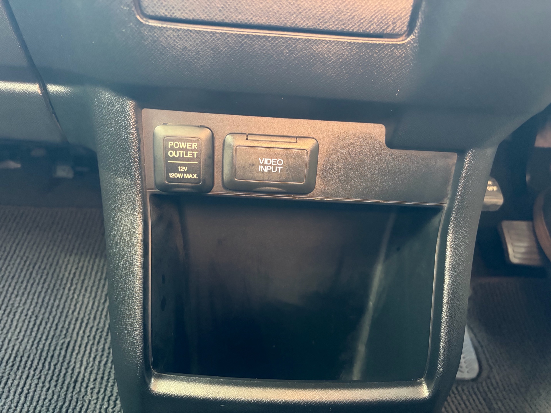 Vehicle photo 11