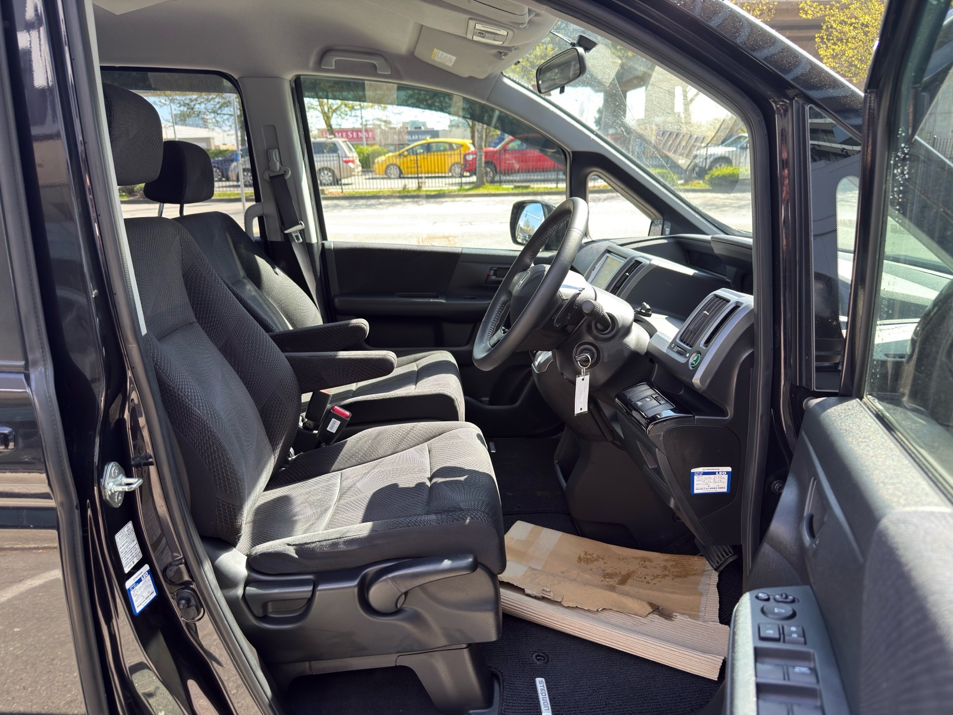 Vehicle photo 11