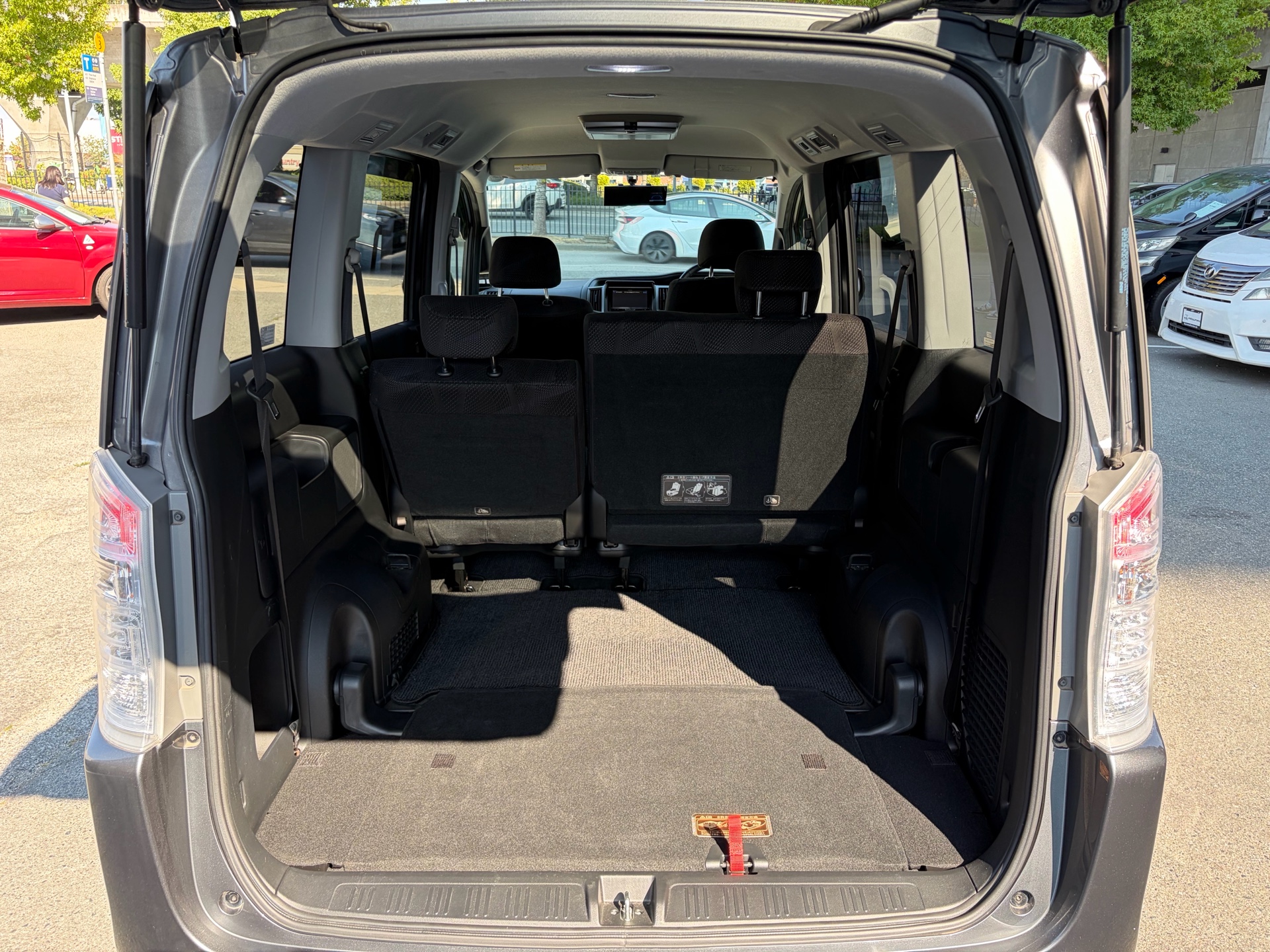 Vehicle photo 14