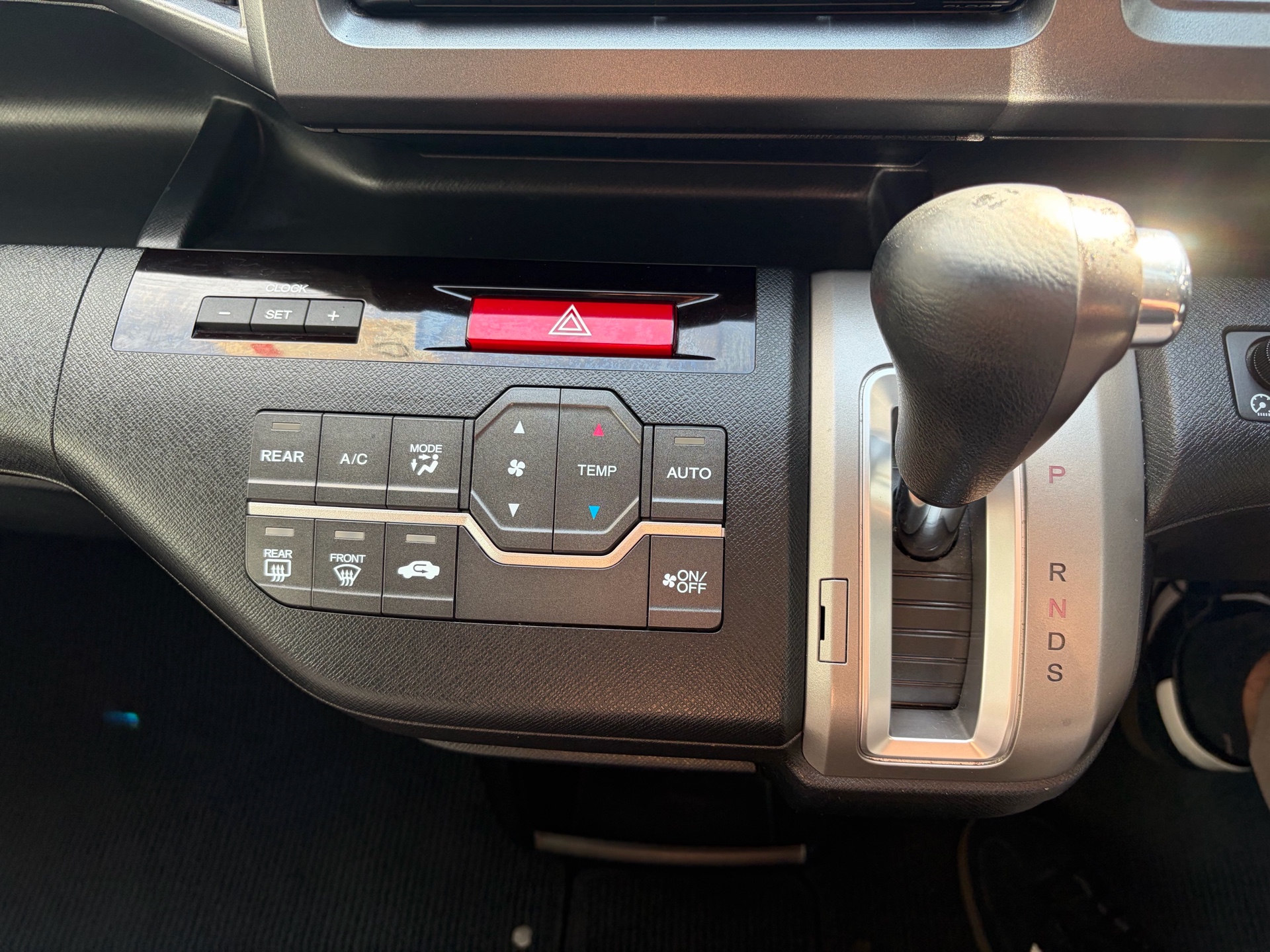 Vehicle photo 12