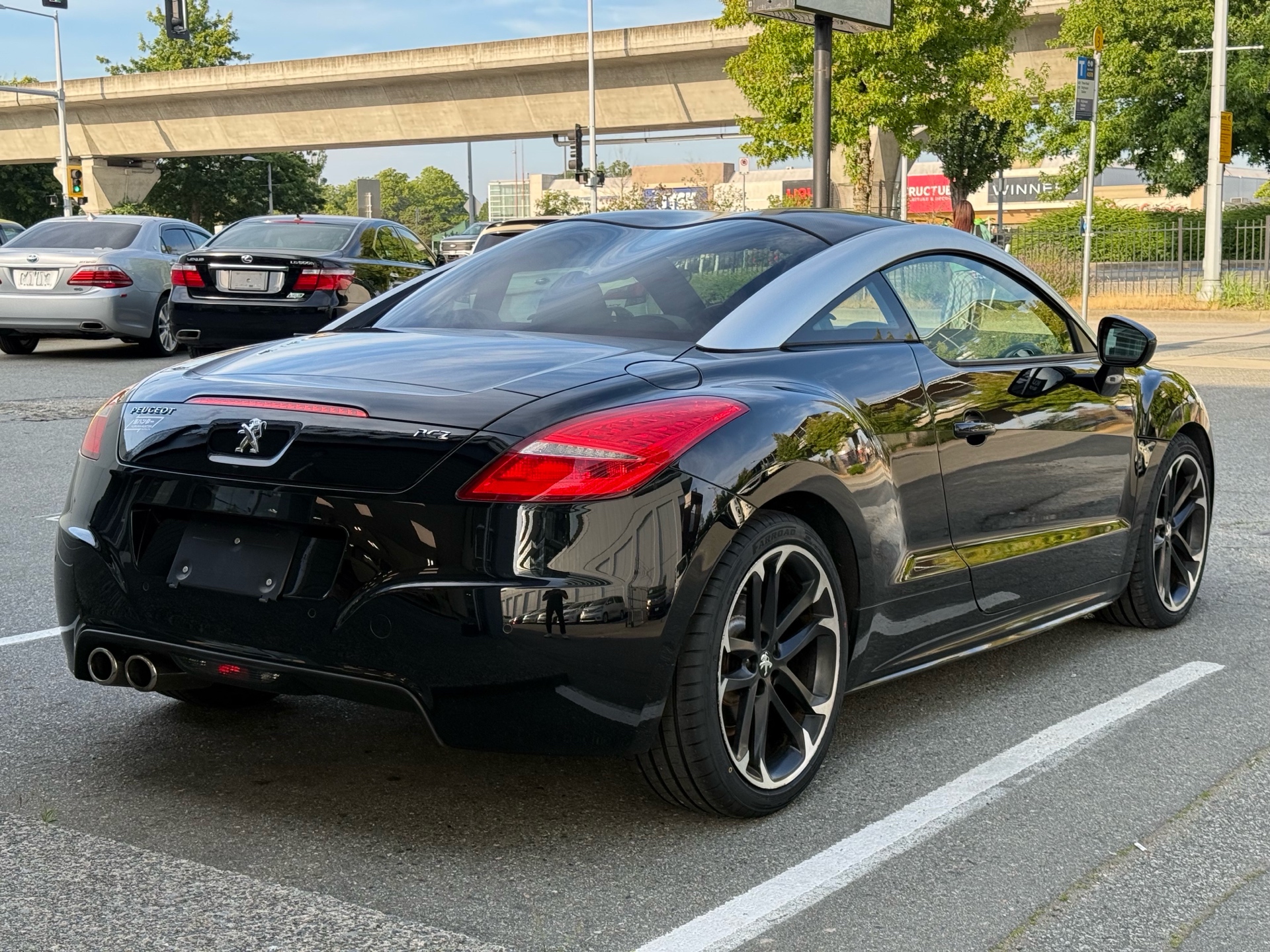 Vehicle photo 5