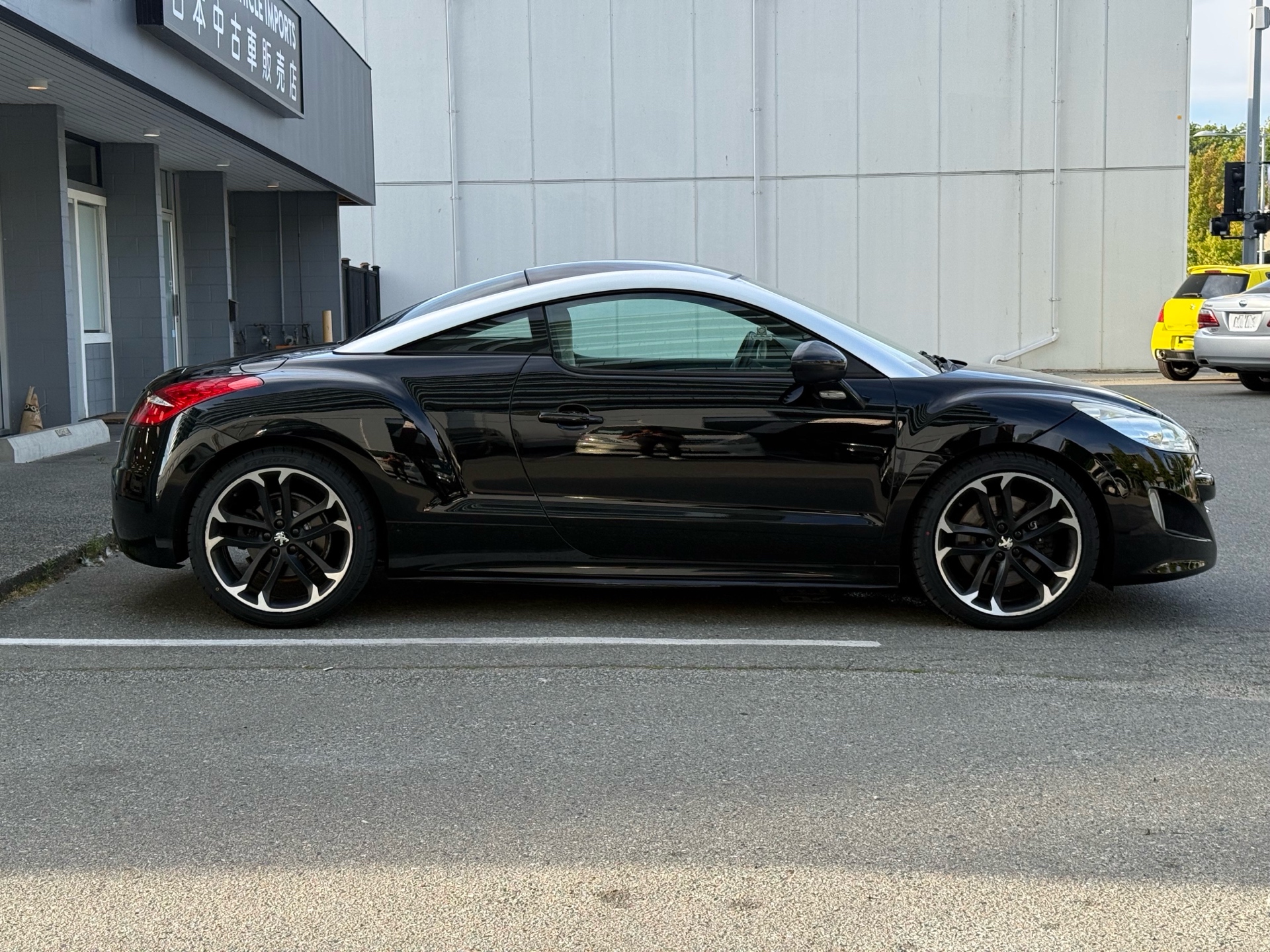 Vehicle photo 4