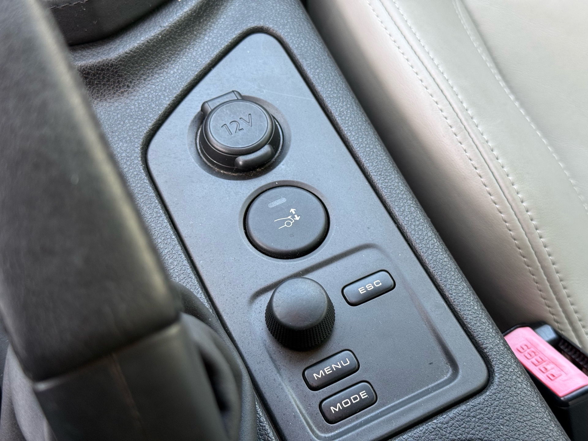 Vehicle photo 11