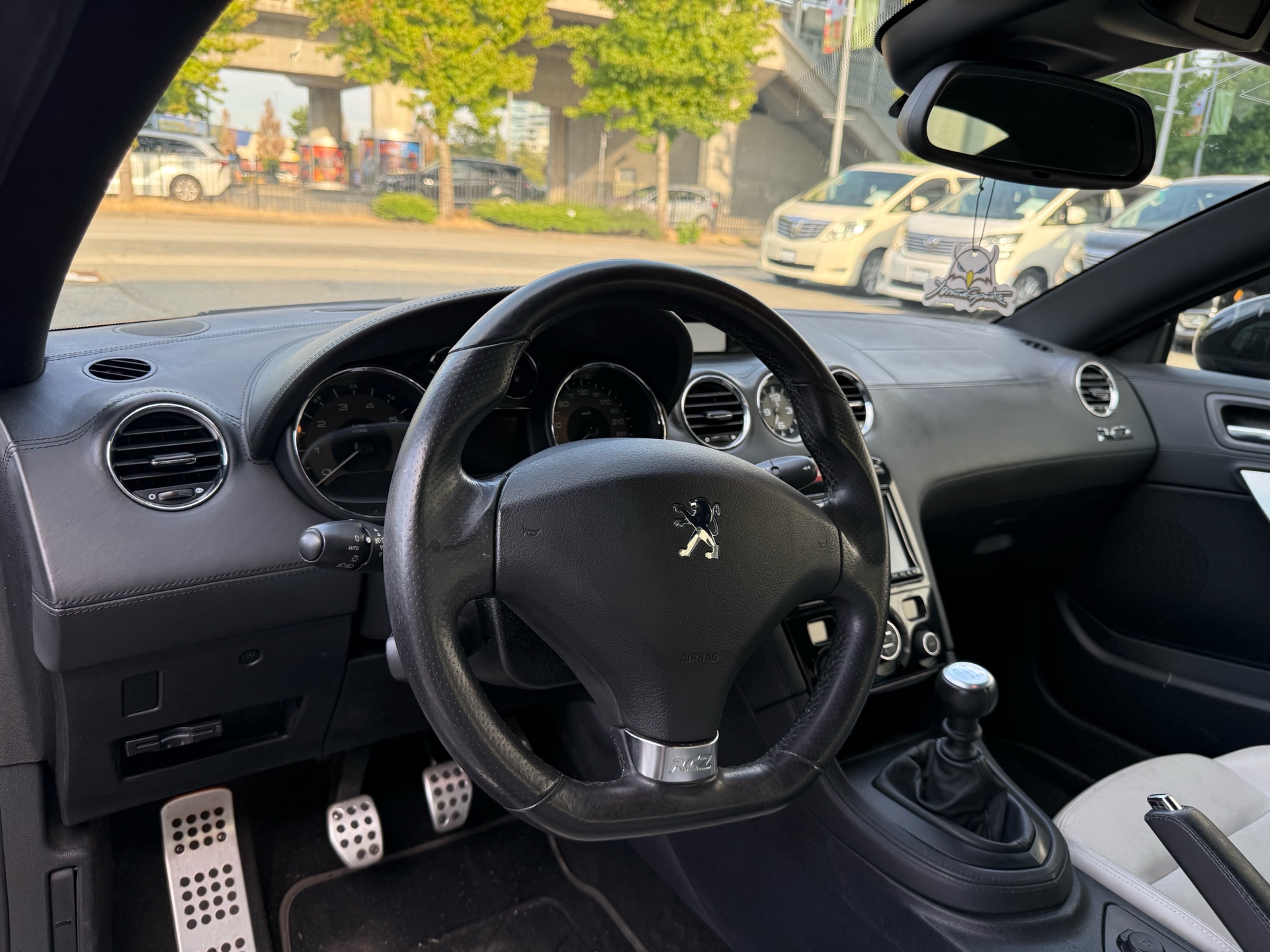 Vehicle photo 2