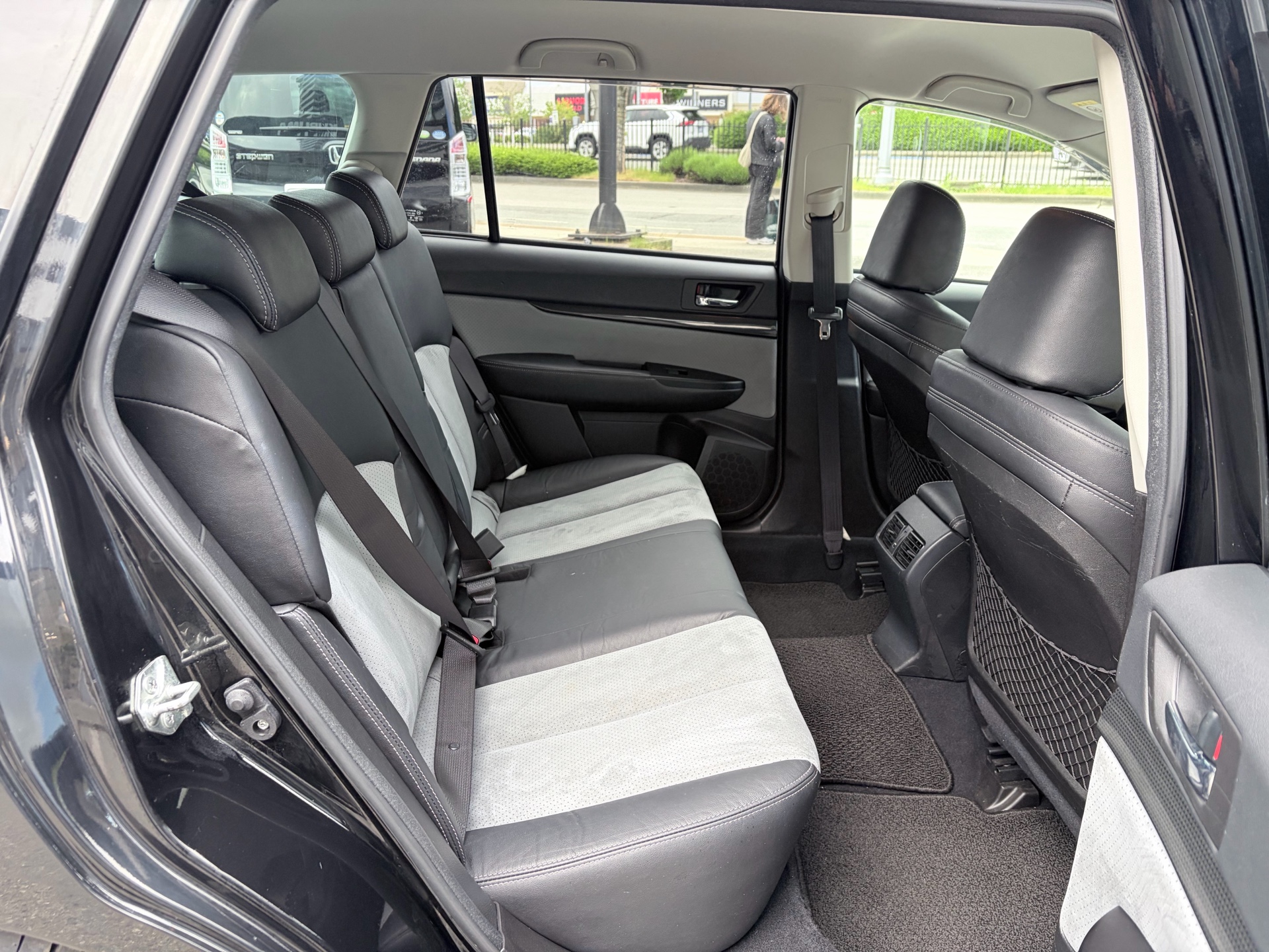 Vehicle photo 12
