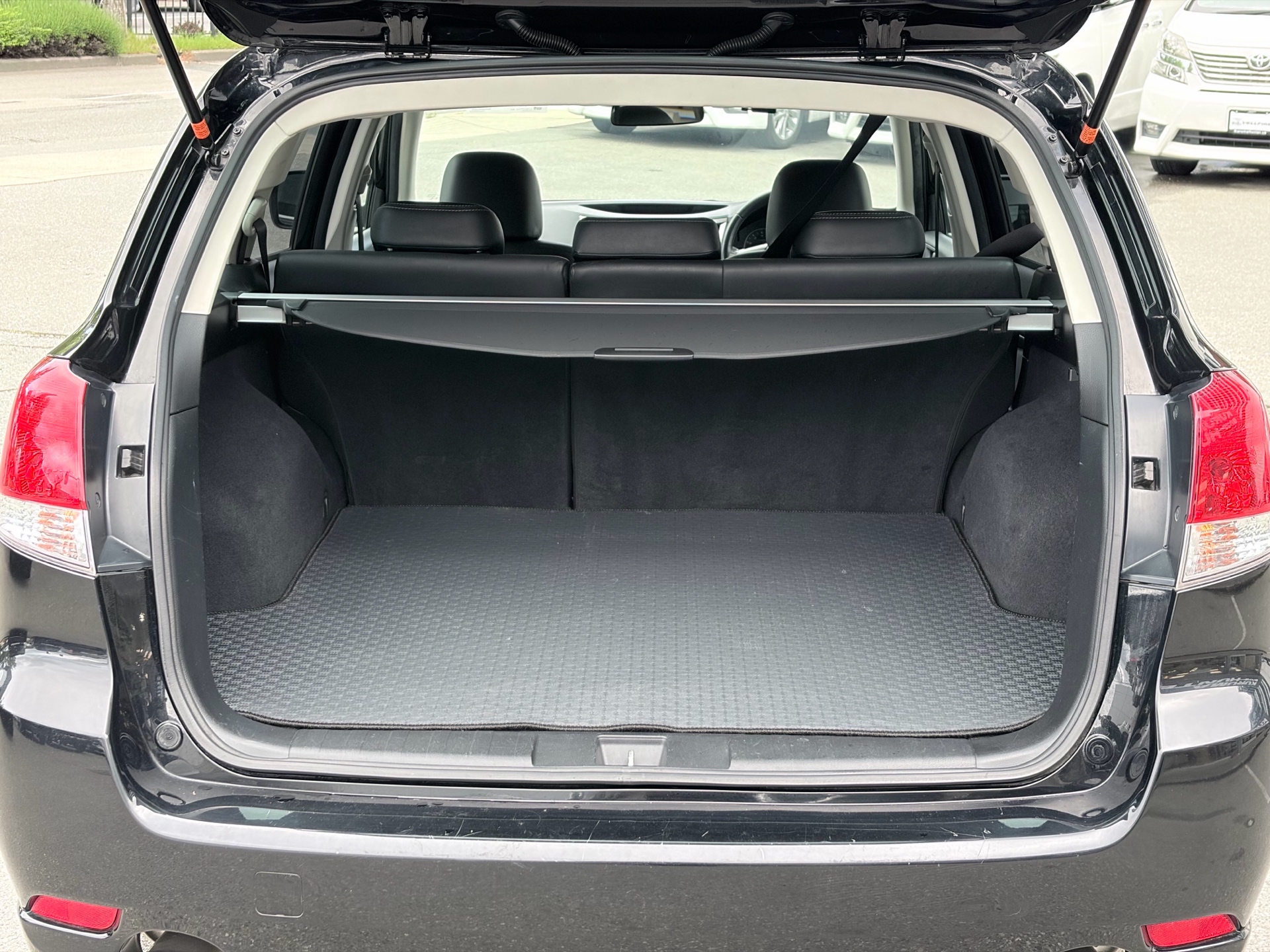 Vehicle photo 14