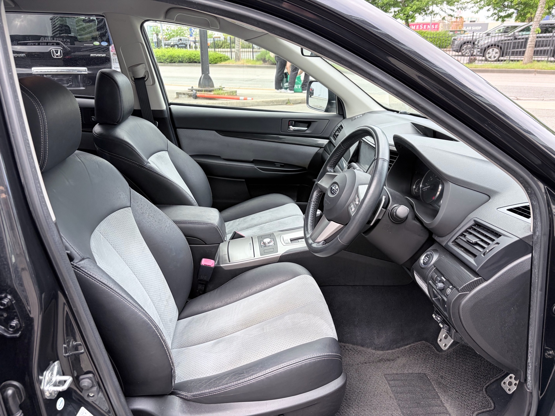 Vehicle photo 13