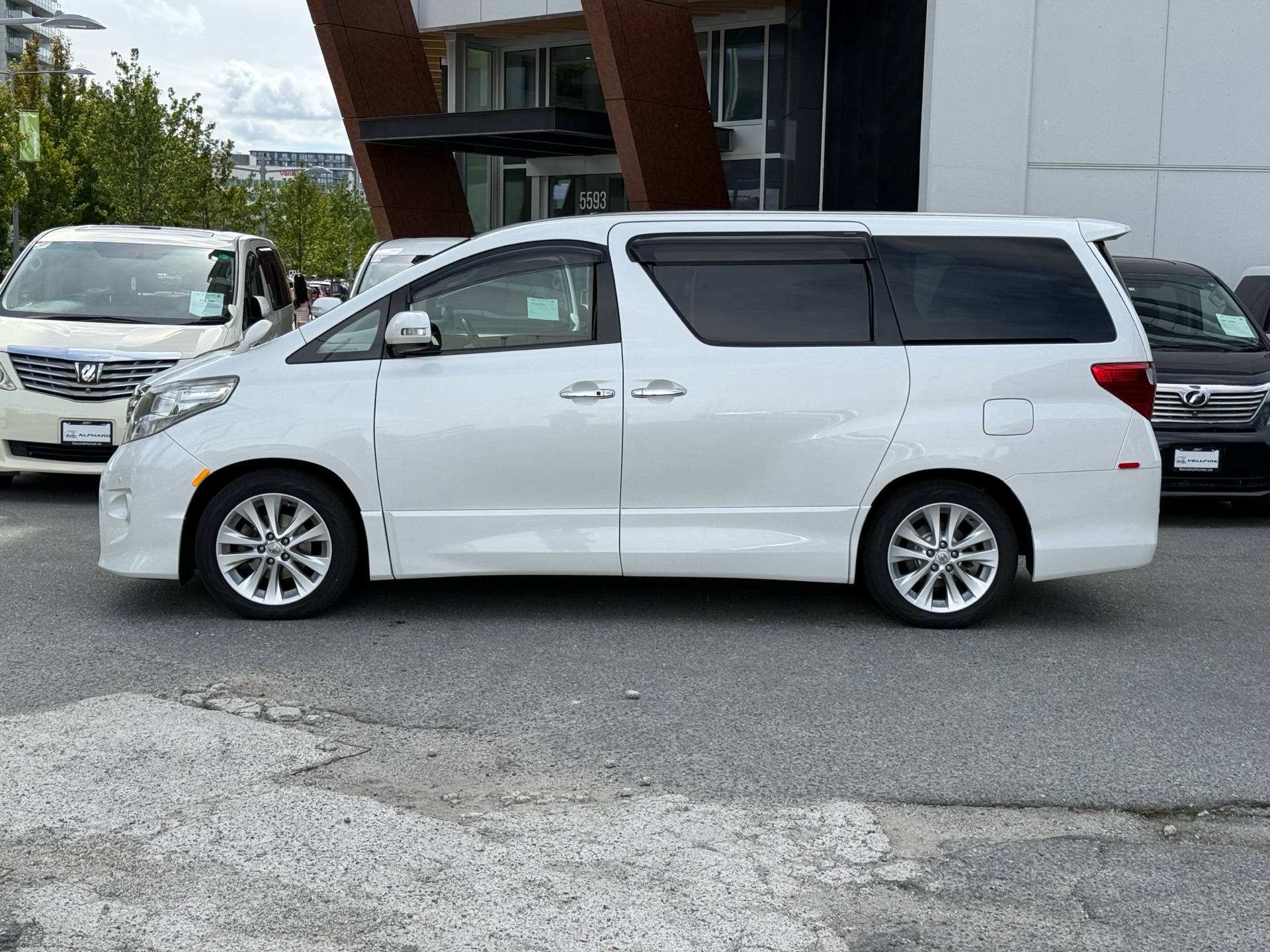 Vehicle photo 2