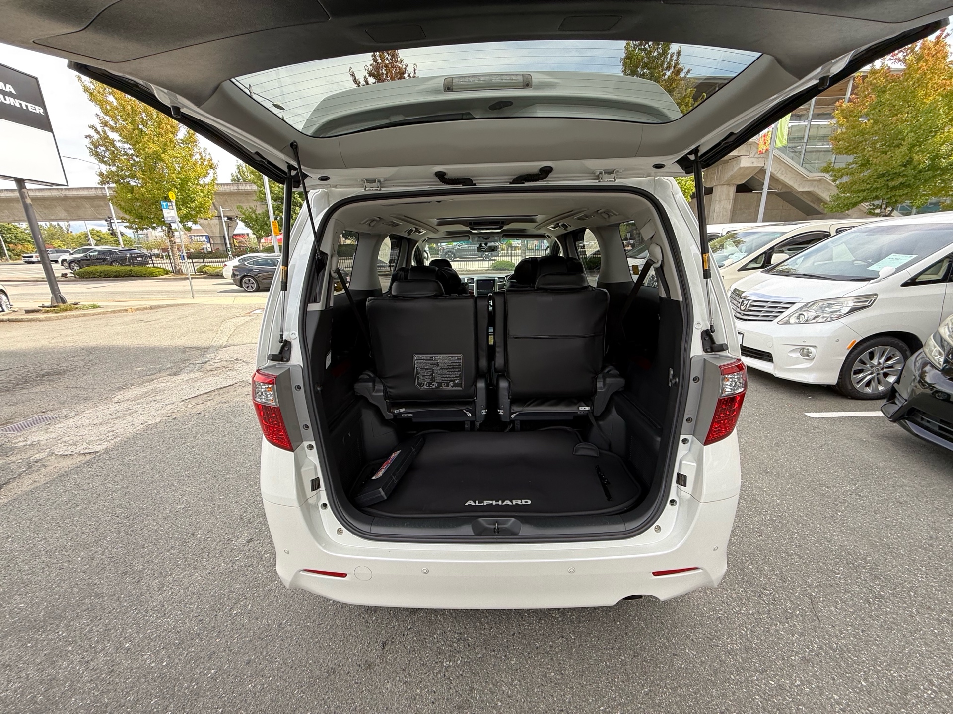 Vehicle photo 3