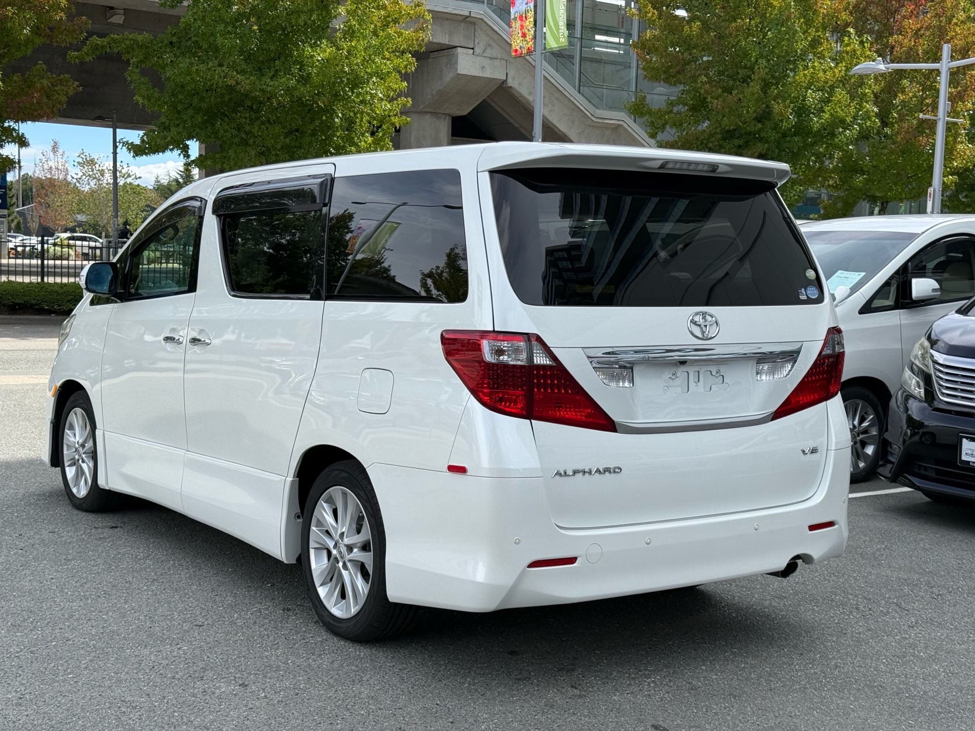 Vehicle photo 4