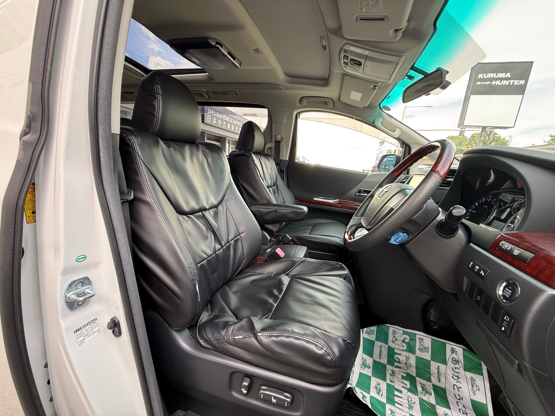 Vehicle photo 13