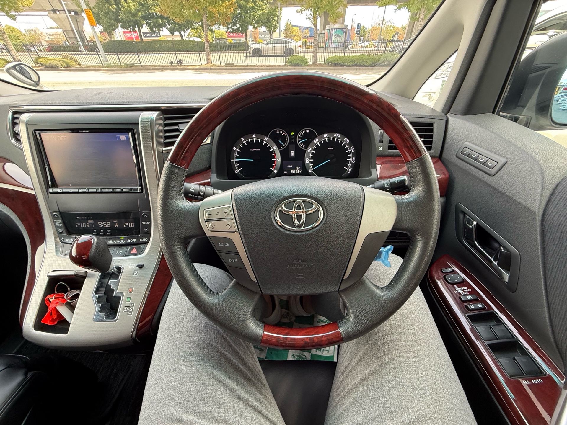 Vehicle photo 10