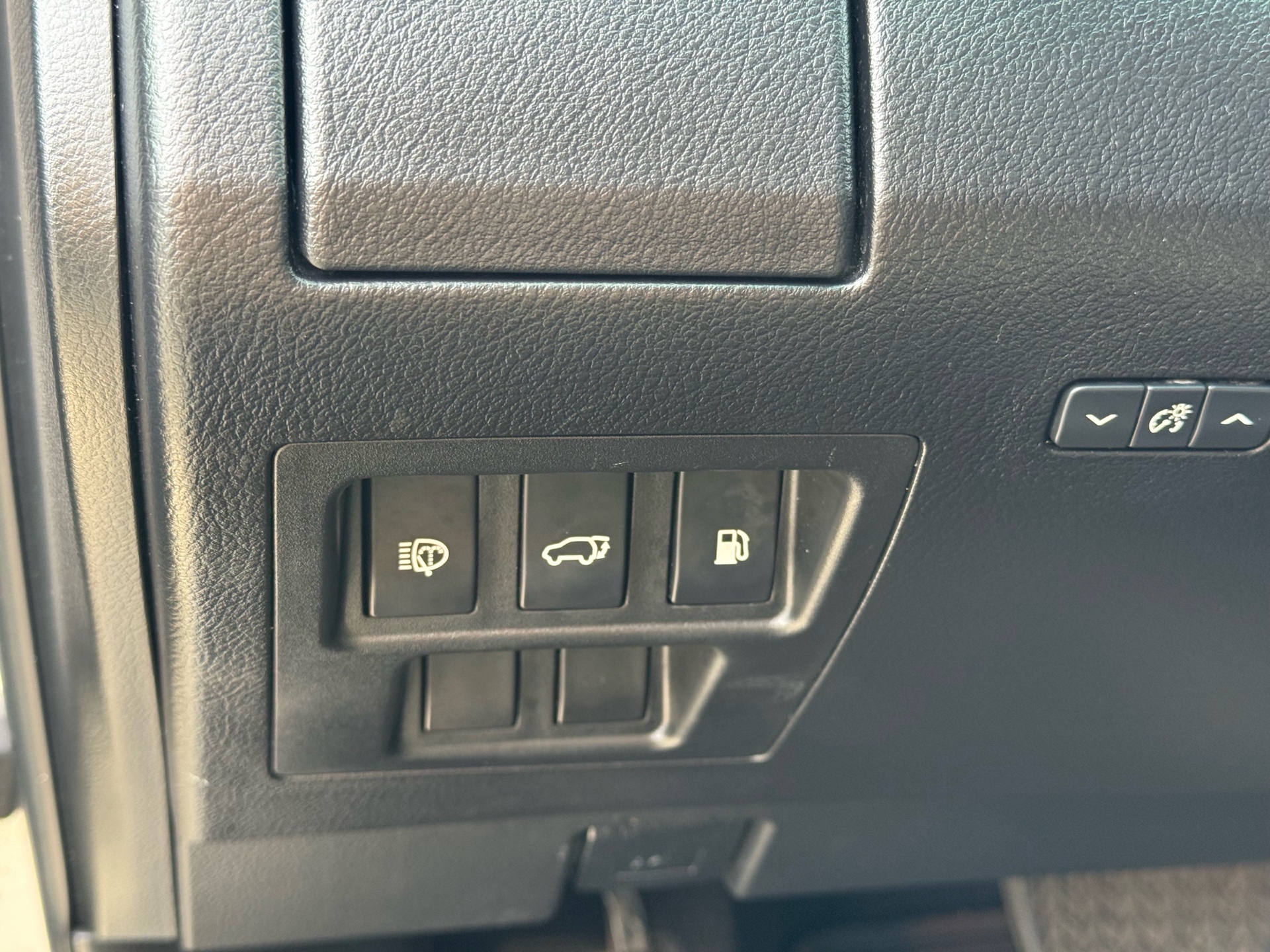 Vehicle photo 13