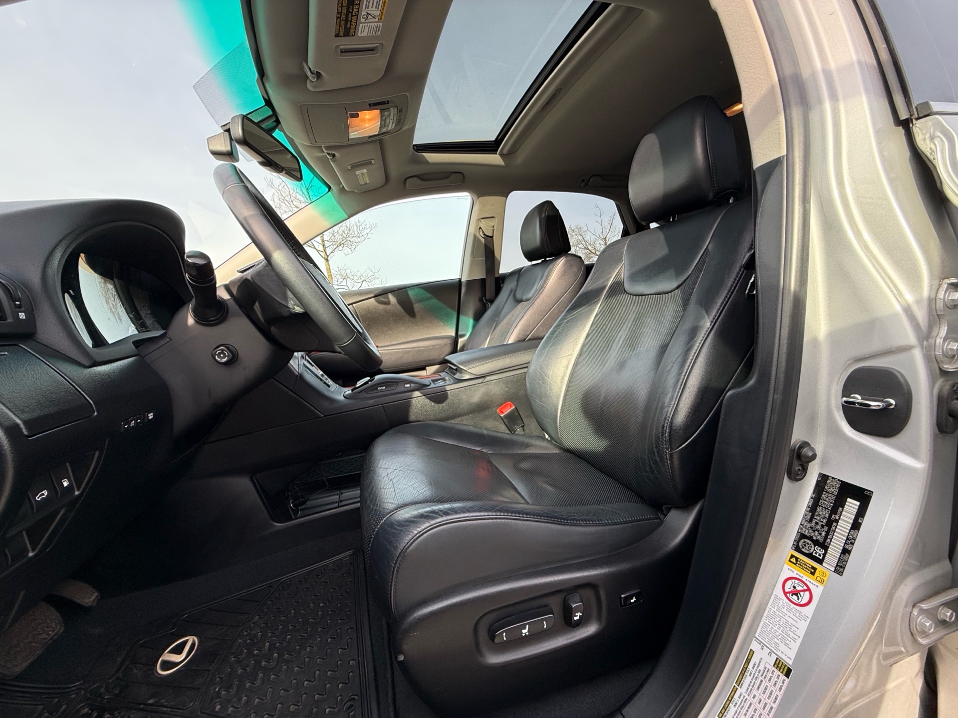 Vehicle photo 9