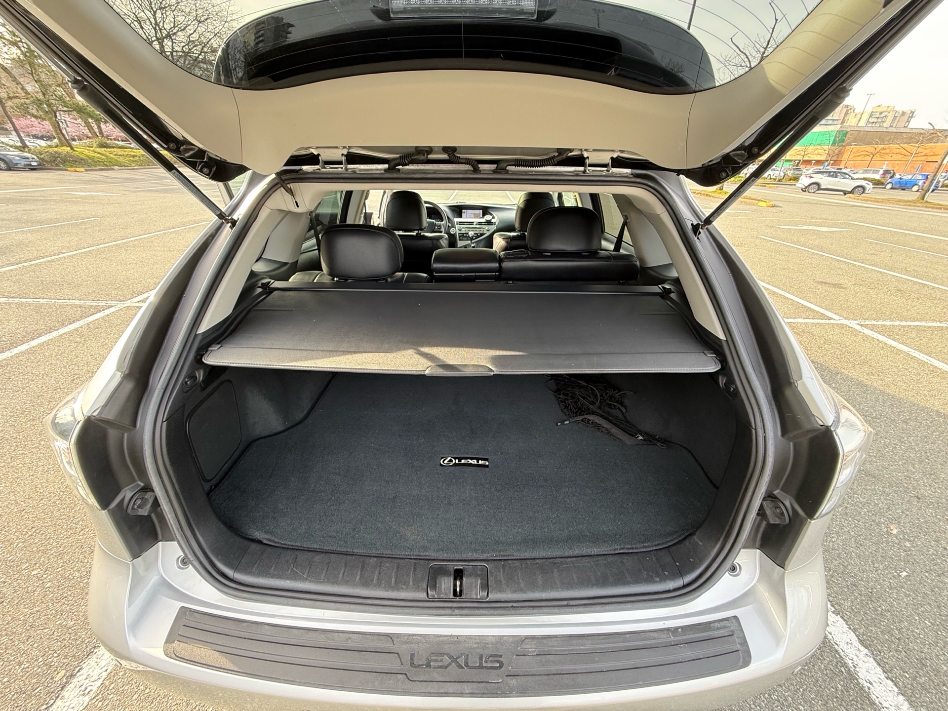 Vehicle photo 11
