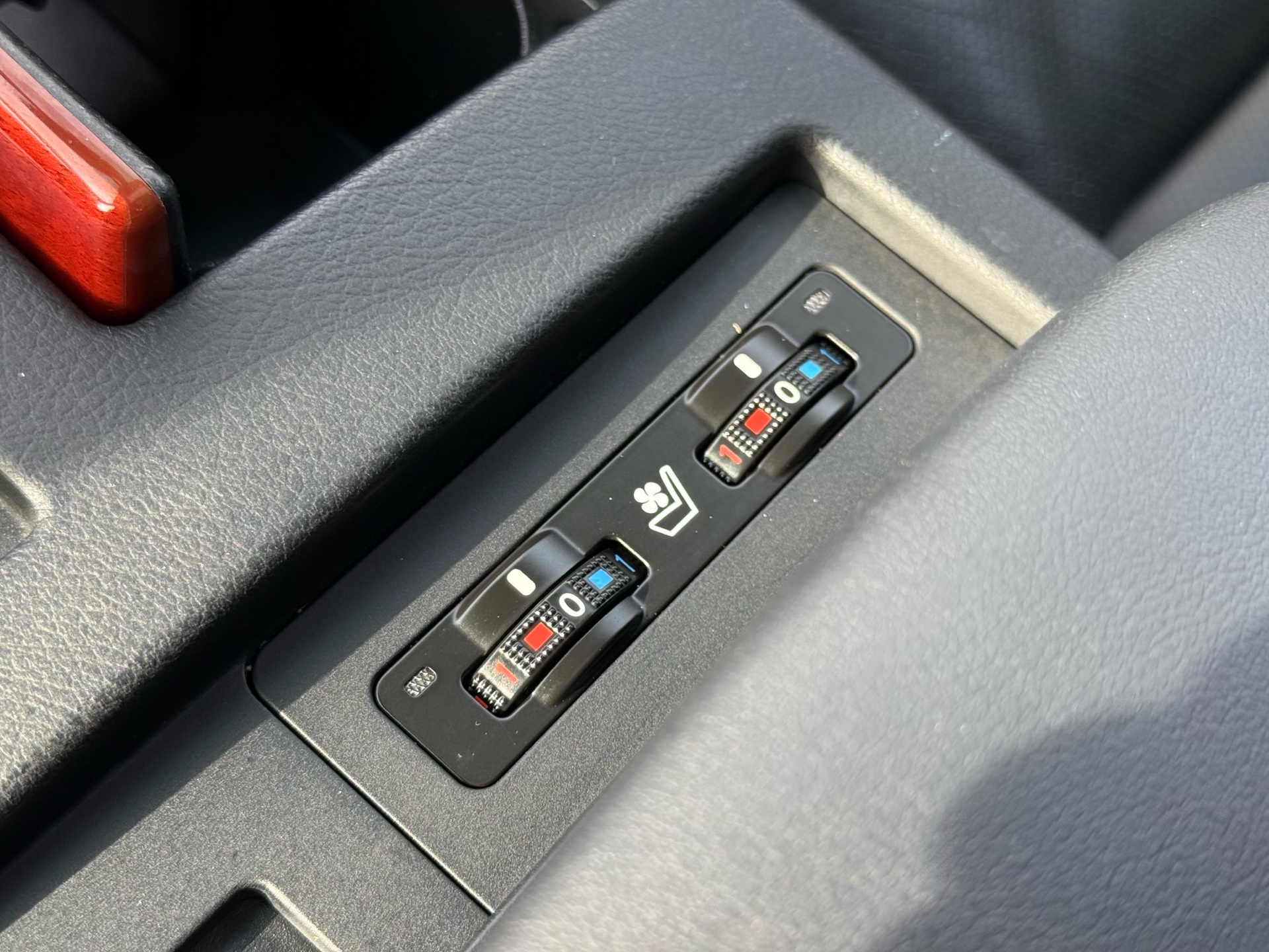 Vehicle photo 17