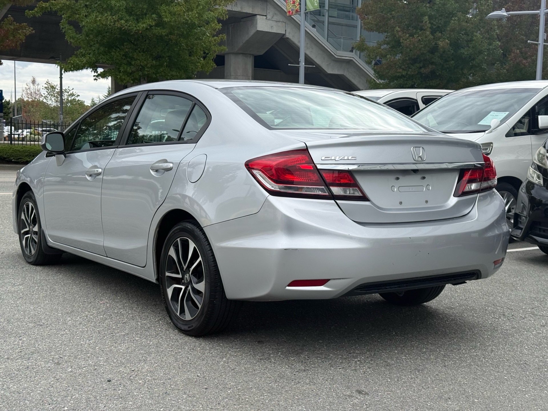 Vehicle photo 5