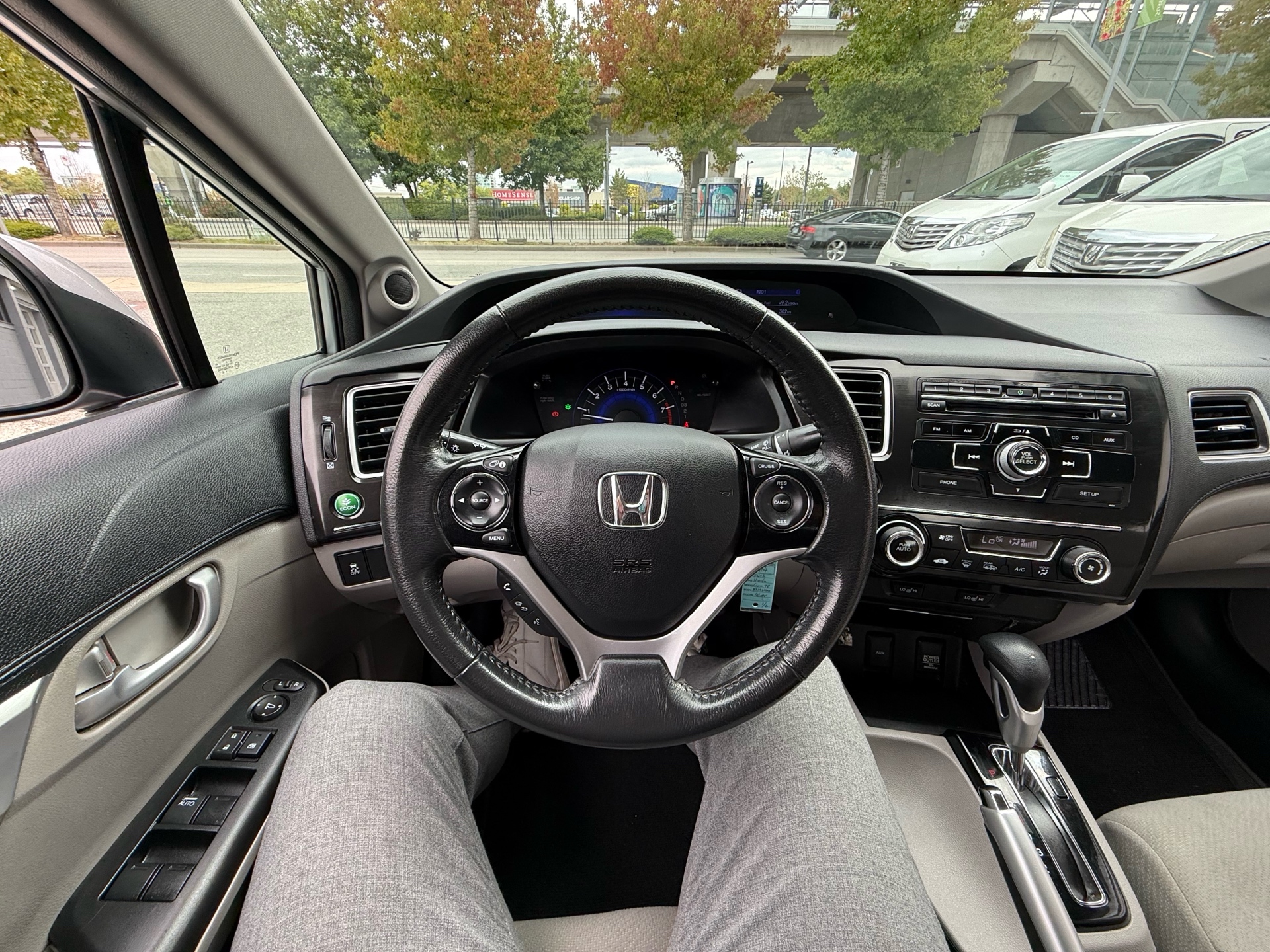 Vehicle photo 11